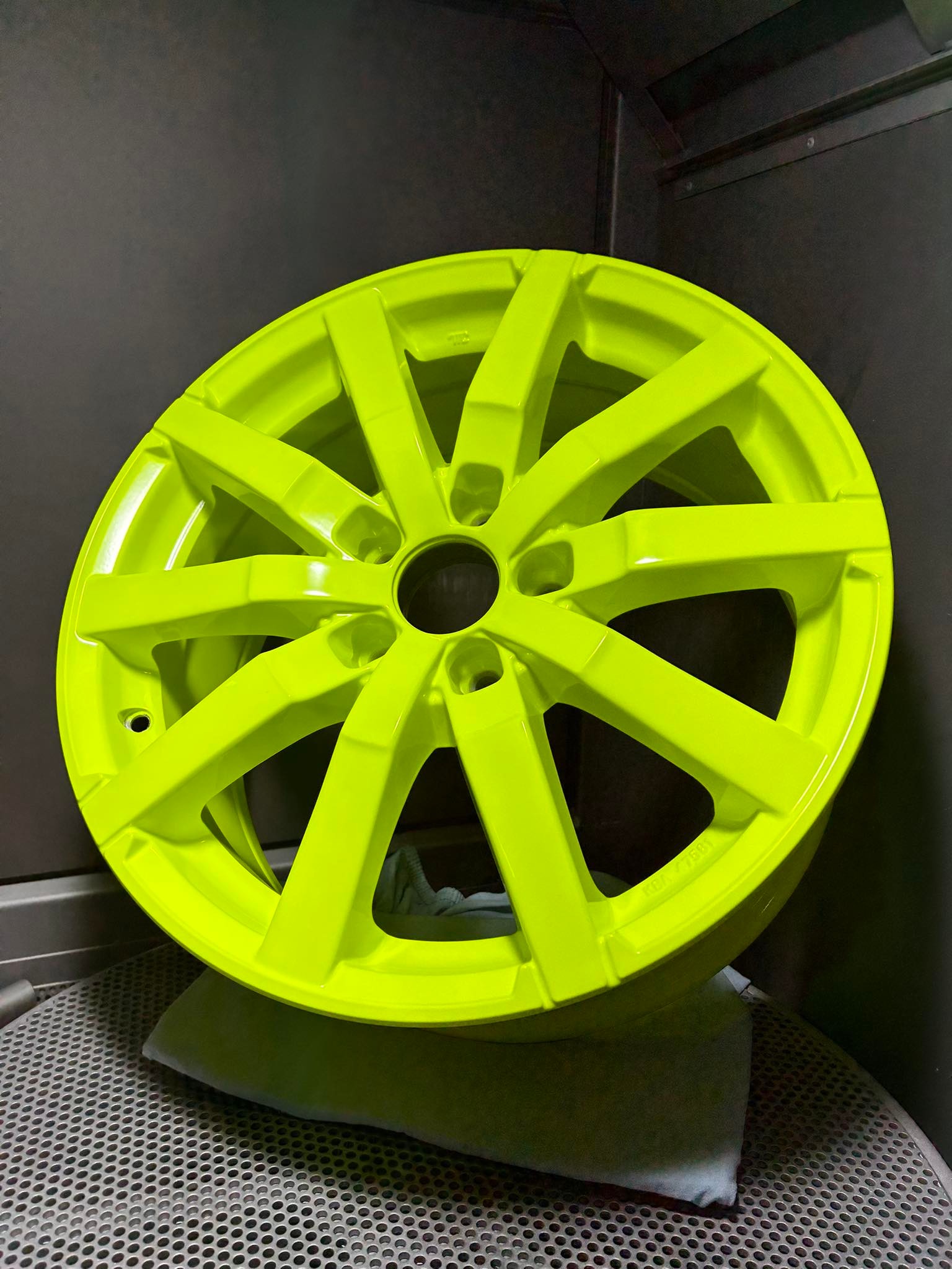 W.B.R s.r.o. - RENOVACE ALU KOL foto 2