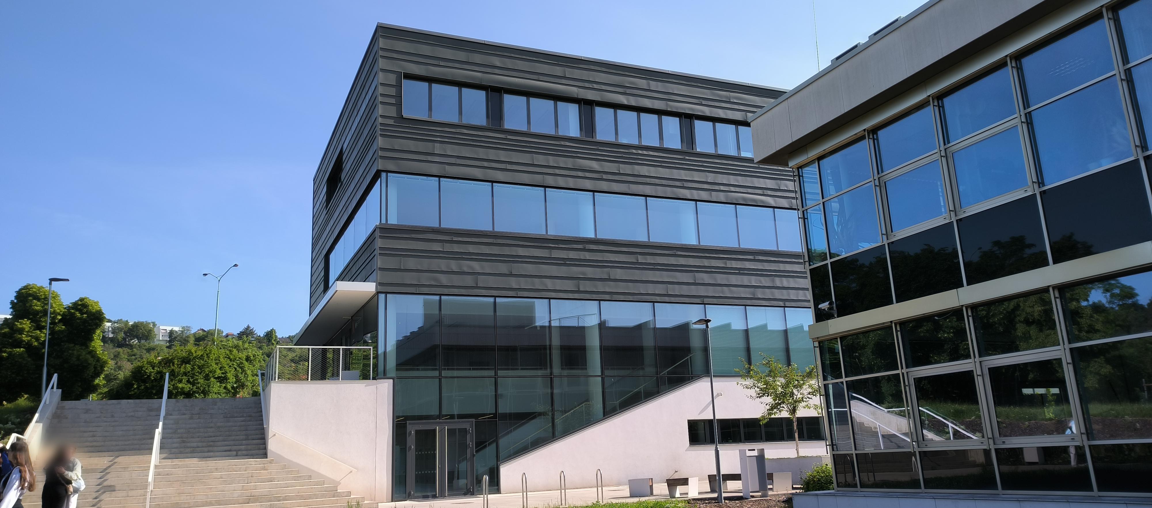 České vysoké učení technické v Praze - Katedra laserové fyziky a fotoniky Fakulty jaderné a fyzikálně inženýrské