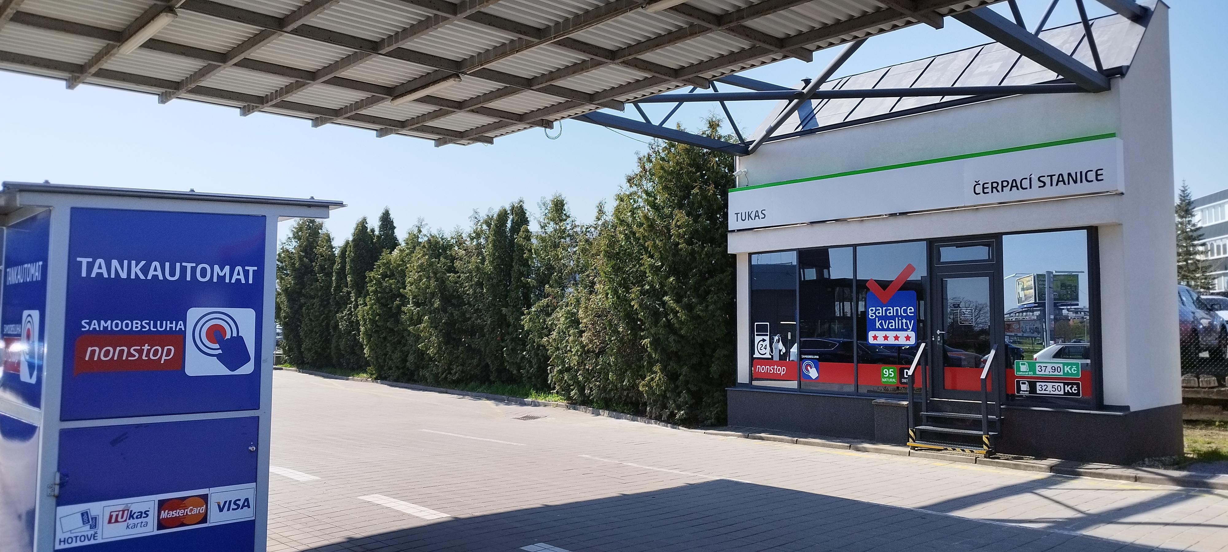 Čerpací stanice u zastávky foto 2