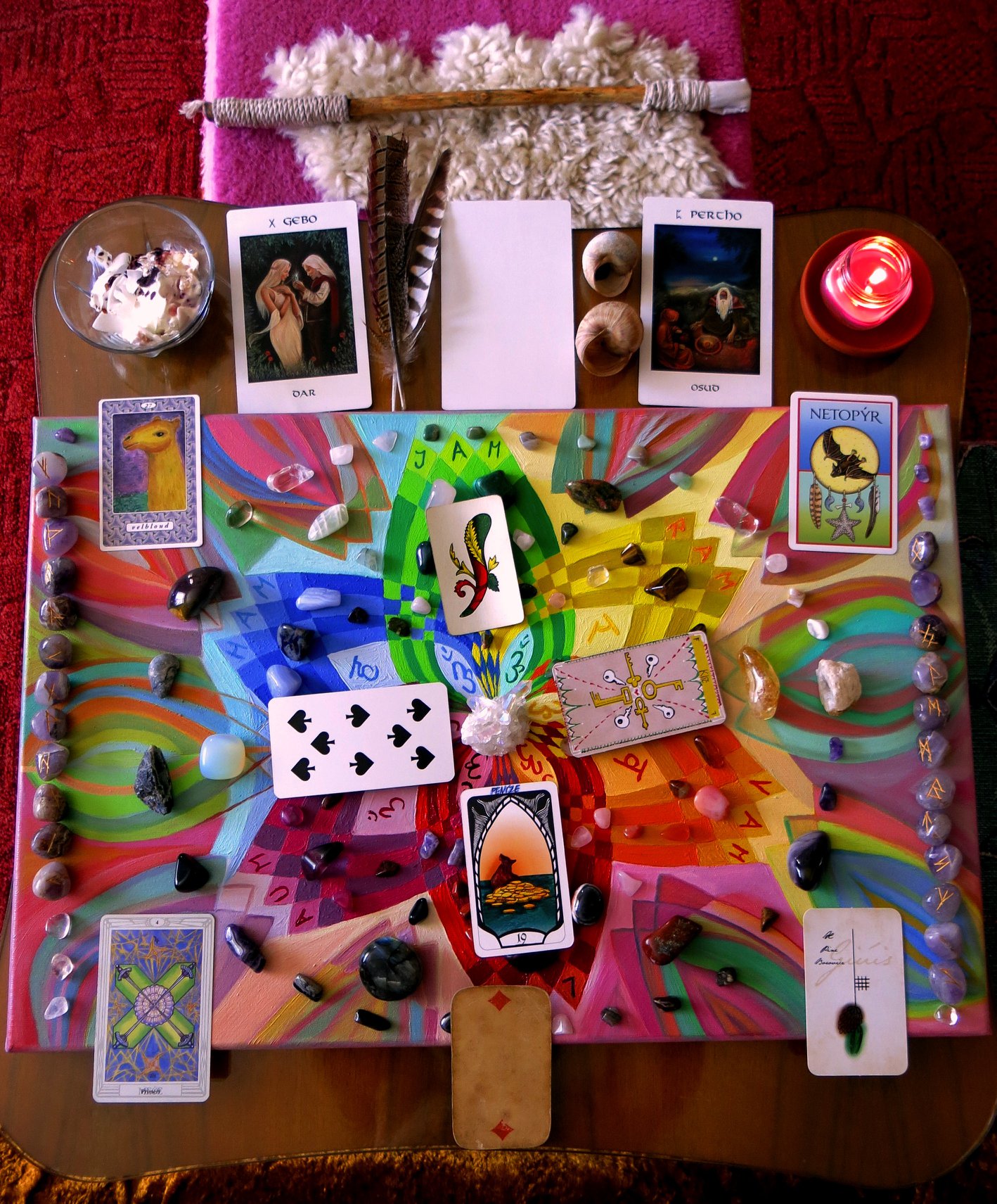 Věštění z karet, run a orákulí