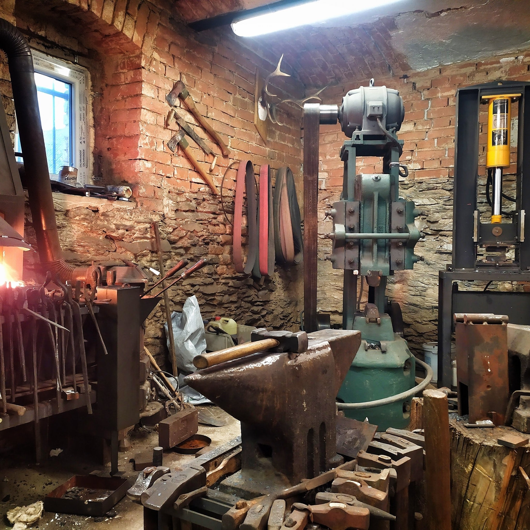 Jakub Adamuška - Umělecké kovářství a nožířství foto 1