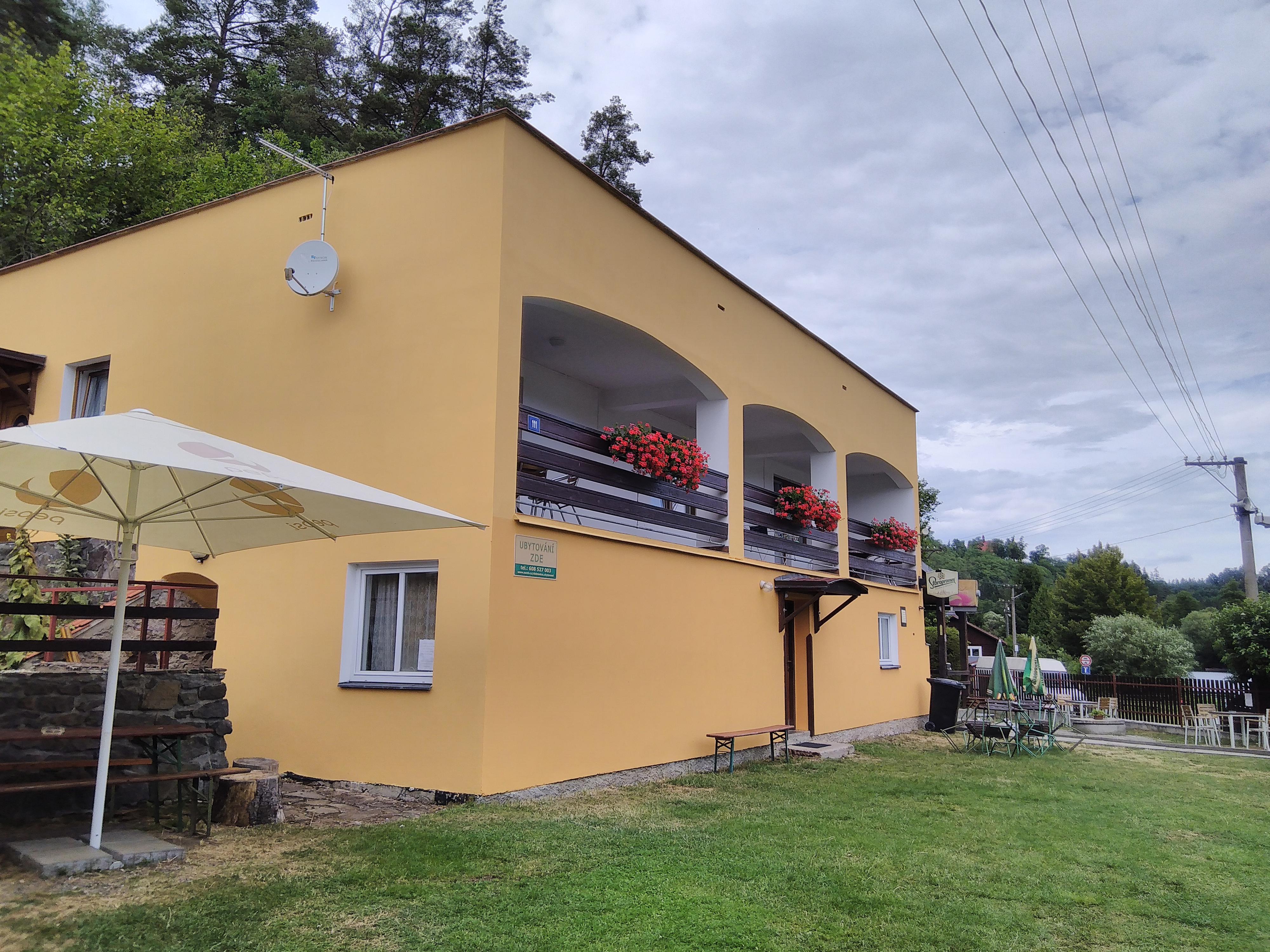 Občerstvení pod hradem Dobronice foto 2