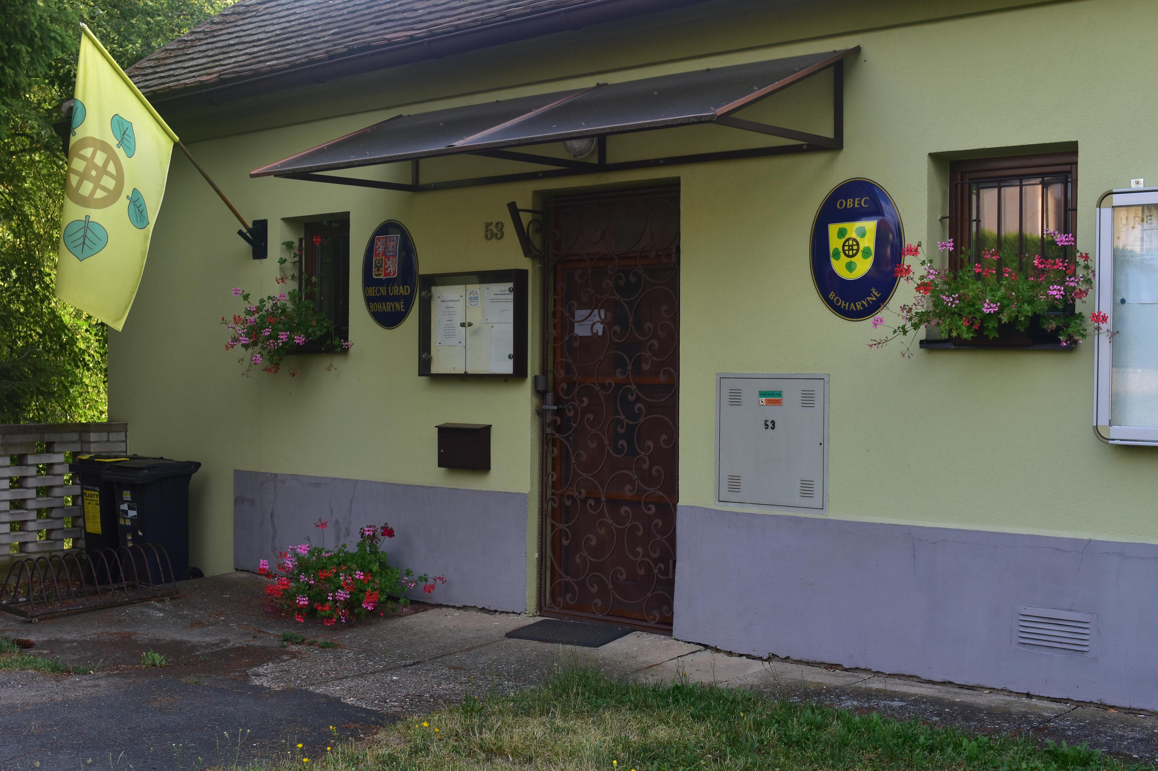 Boharyně - obecní úřad foto 2