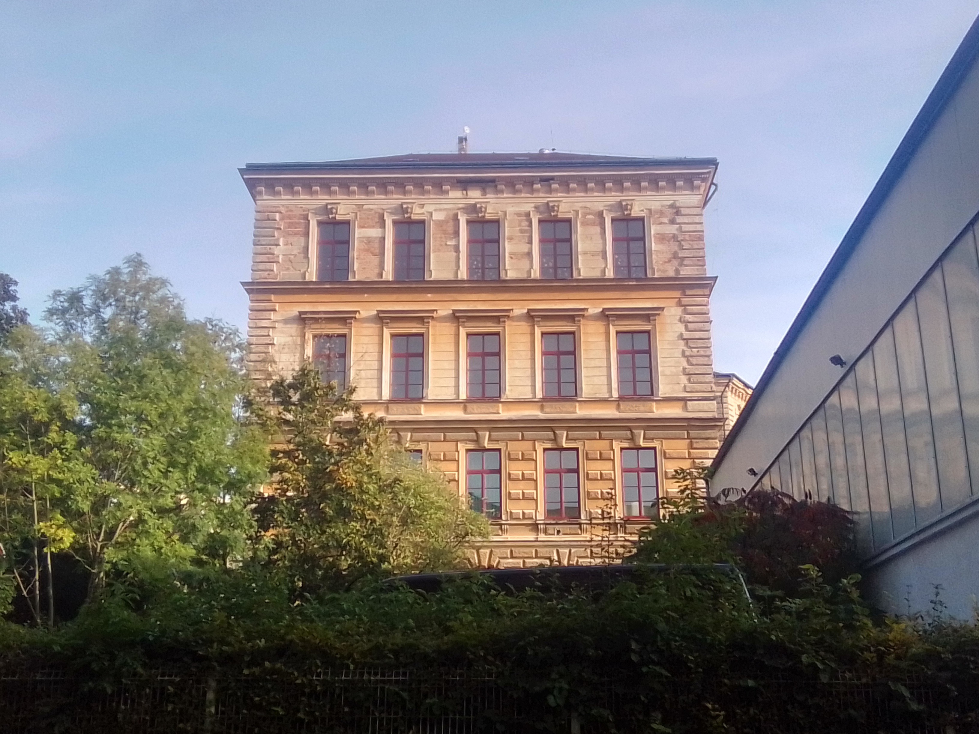 Základní škola, Liberec, ul. 5. května 64/49 foto 2