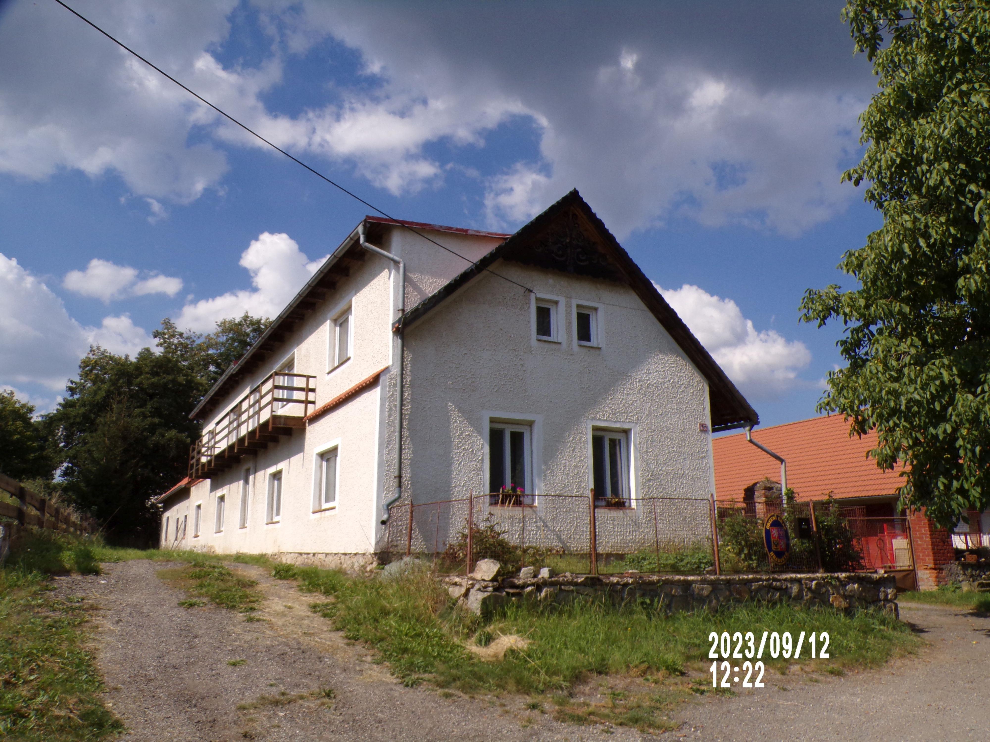 Hradiště - obecní úřad foto 2