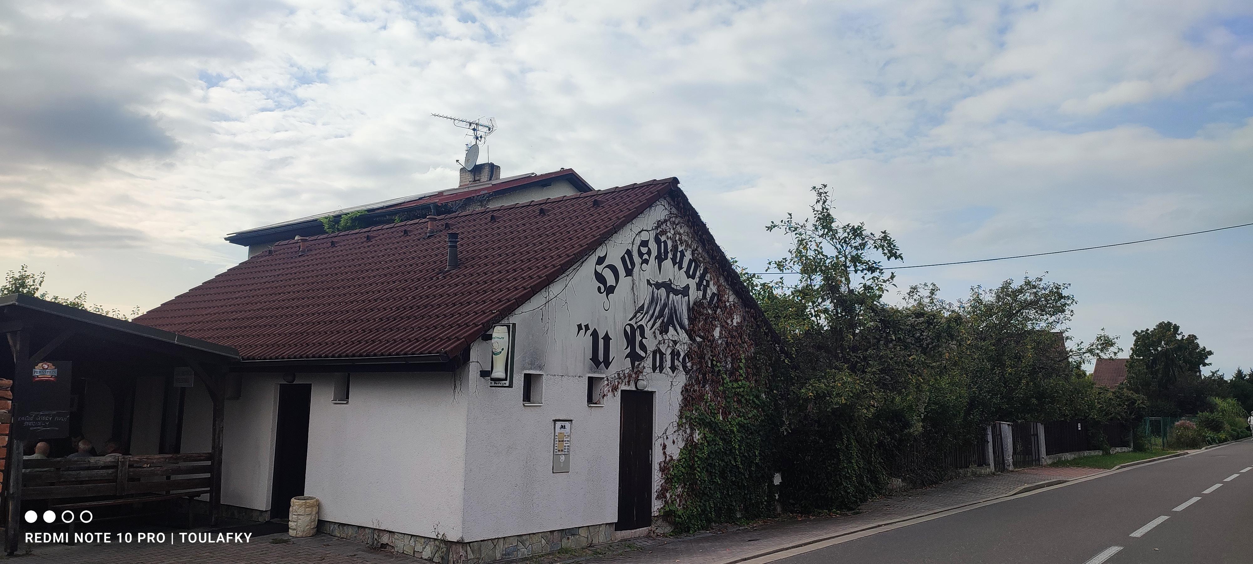 Hospůdka U Pařezu, Spojil