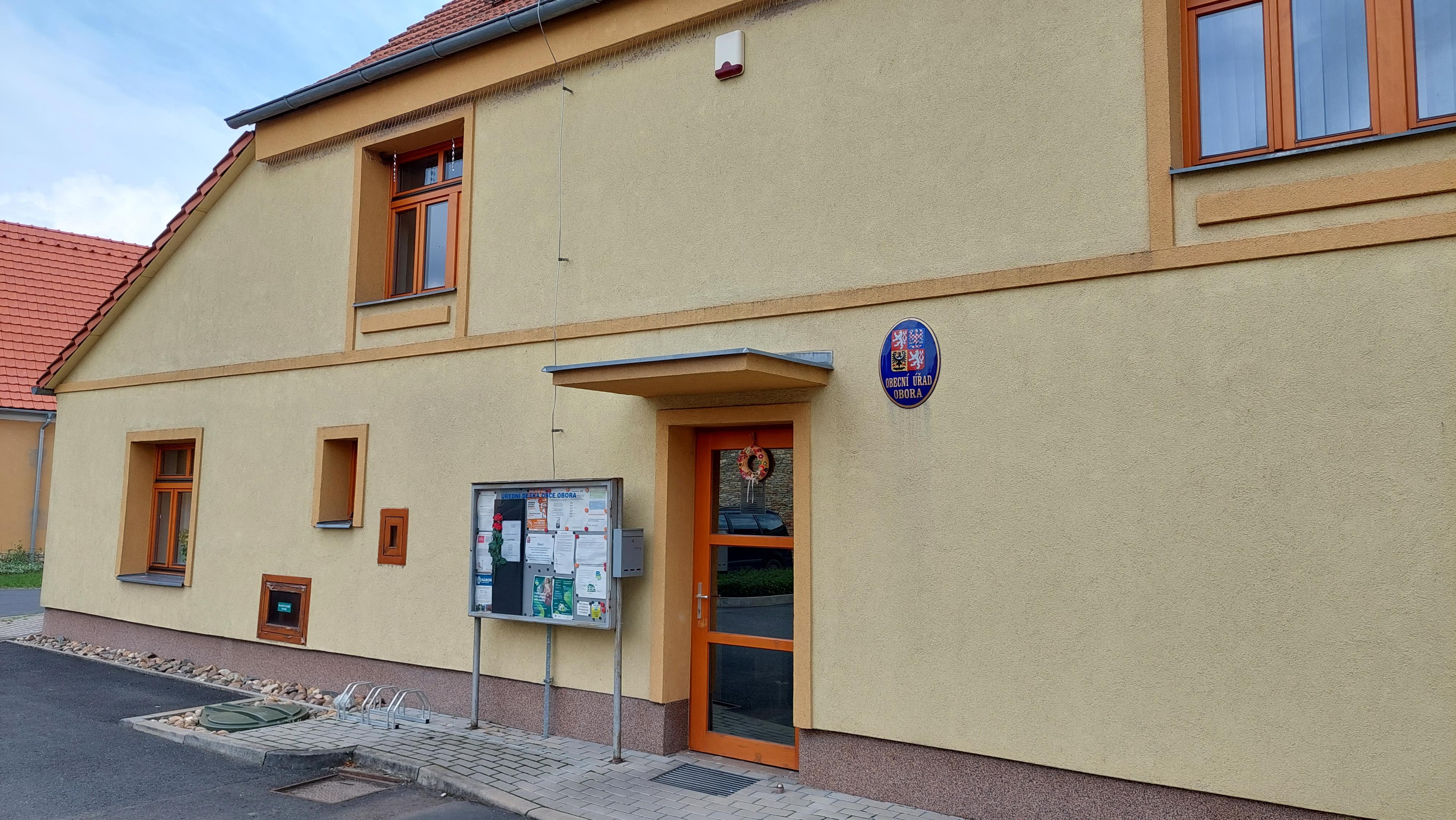 Obora - obecní úřad foto 2