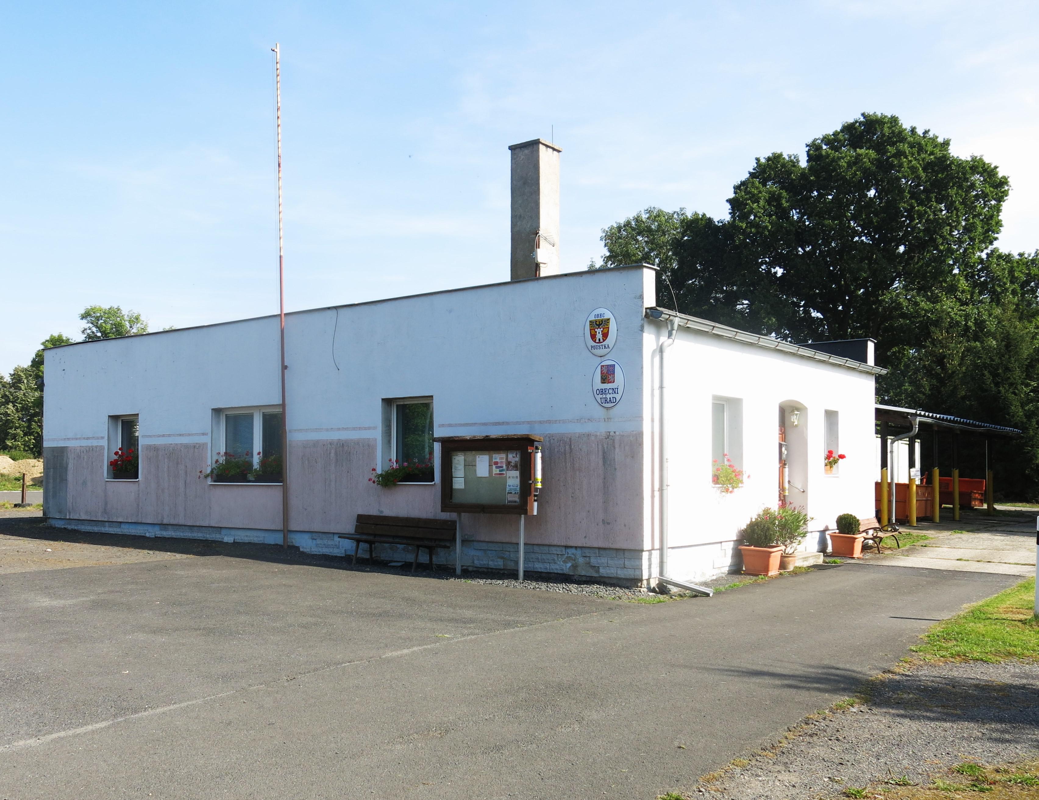 Poustka - obecní úřad
