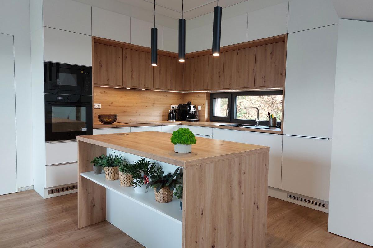 Kuchyně a nábytek Monarc