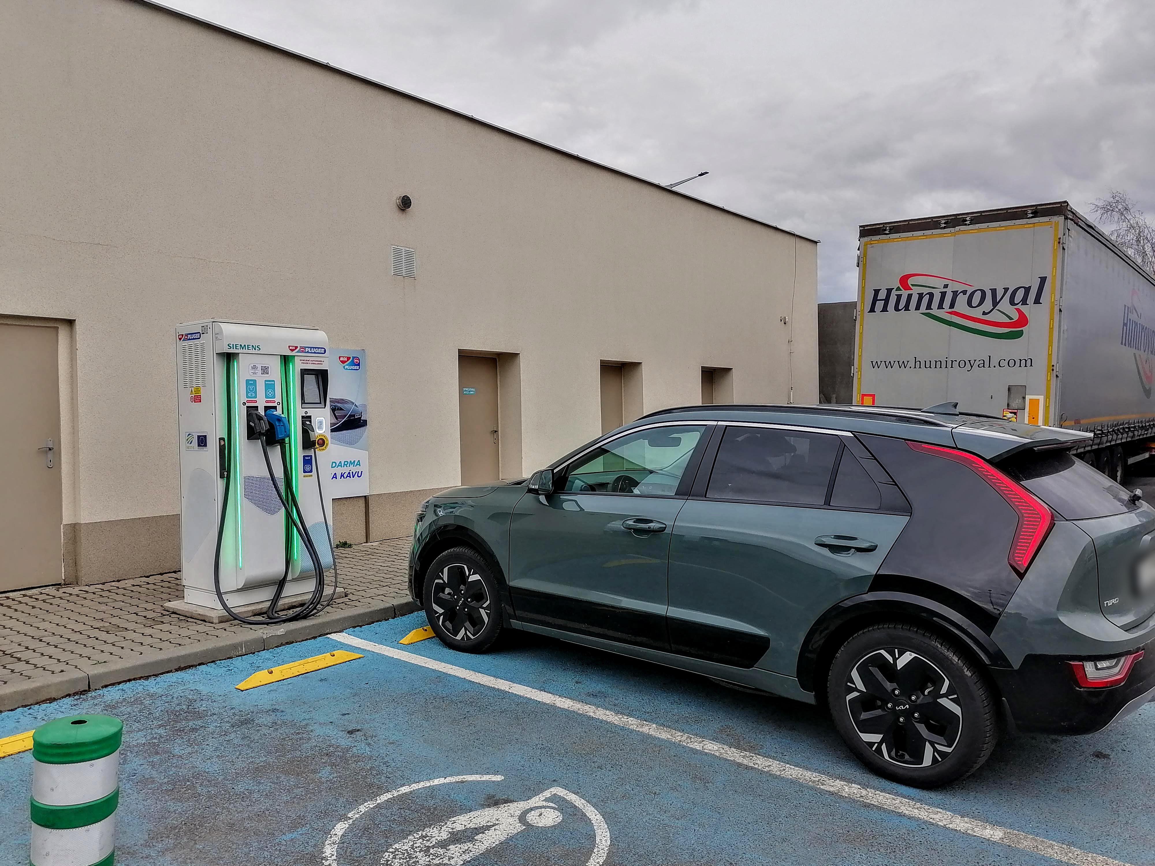 MOL - Nabíjecí stanice foto 4