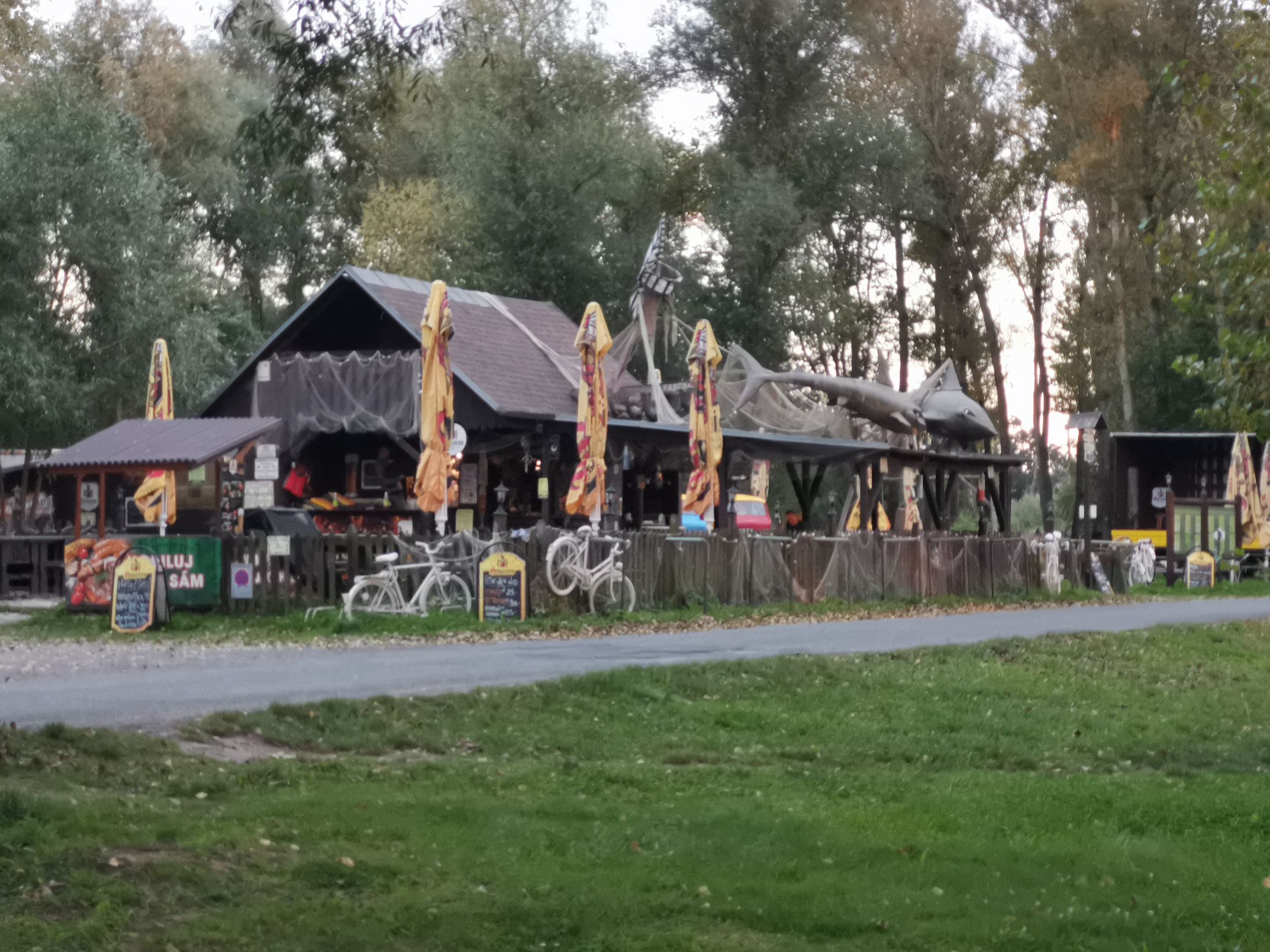 Občerstvení a tábořište u Písečáku