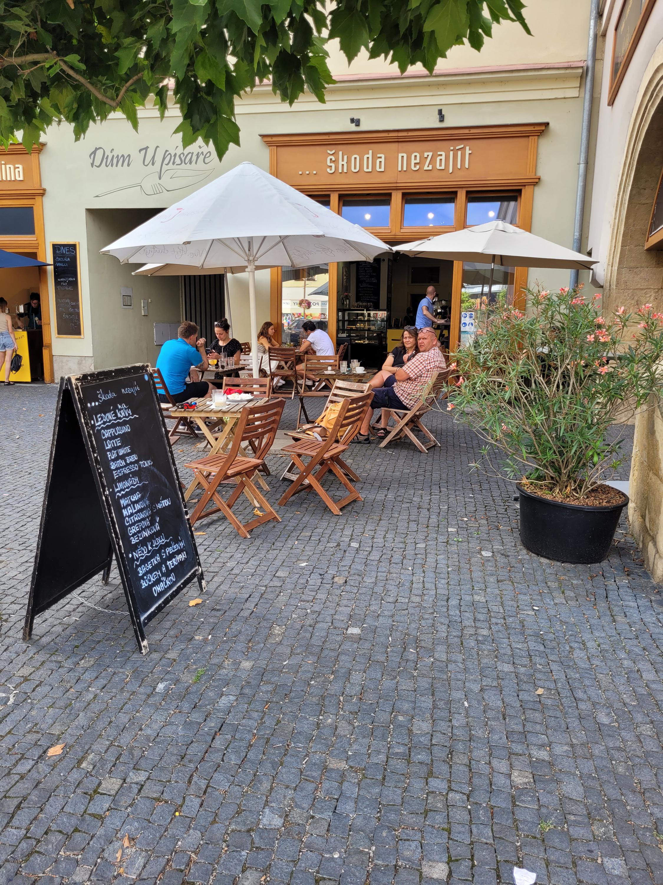Kavárna Škoda nezajít foto 2