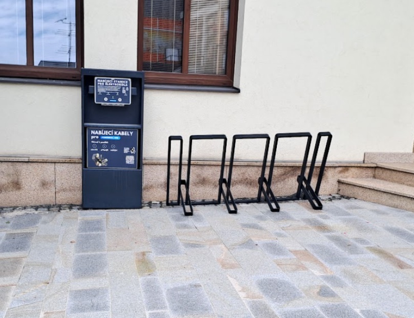 Nabíjecí stanice Obecní úřad Kozlovice foto 2