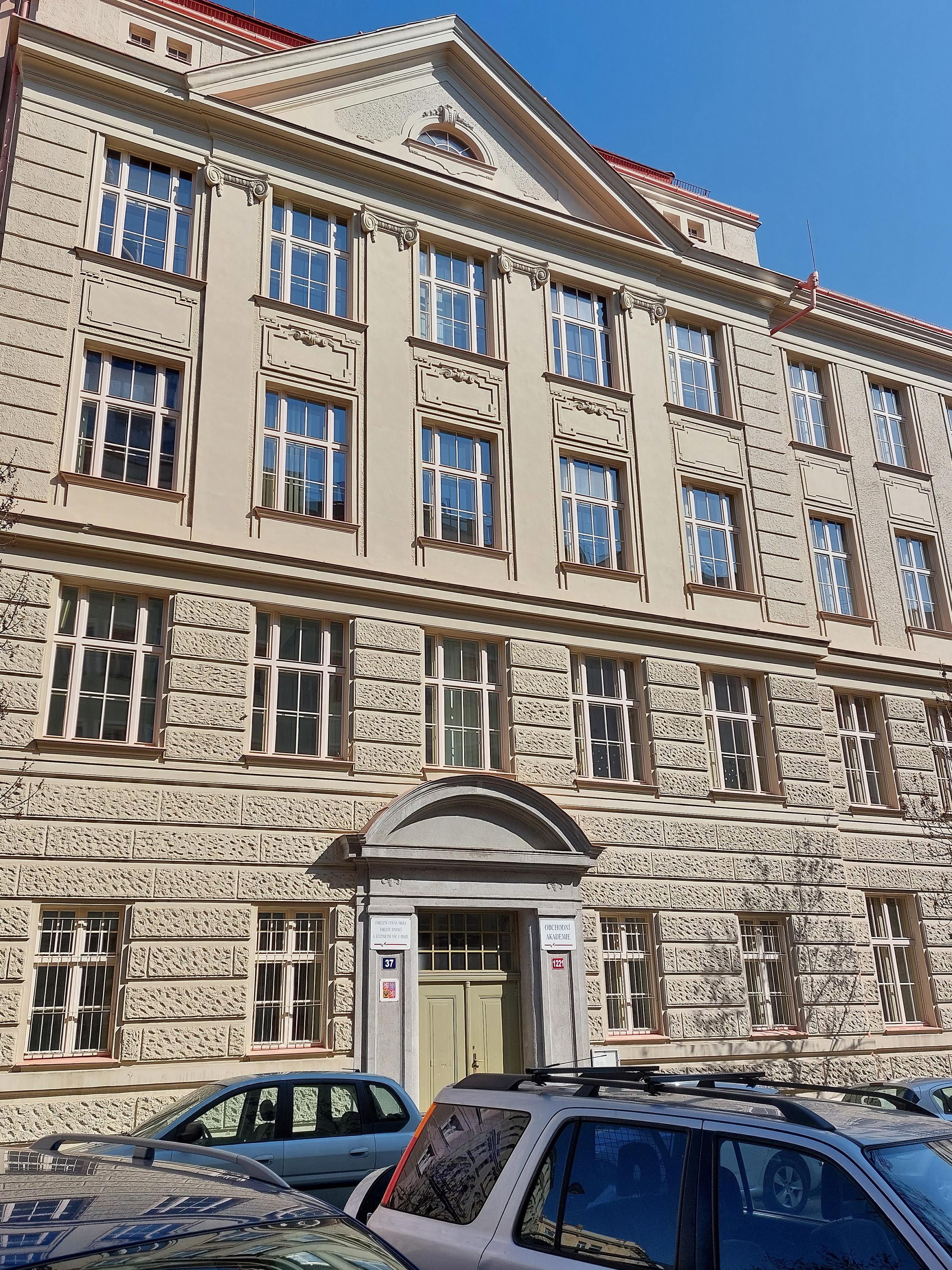 Obchodní akademie Praha 3, Kubelíkova 37 foto 5