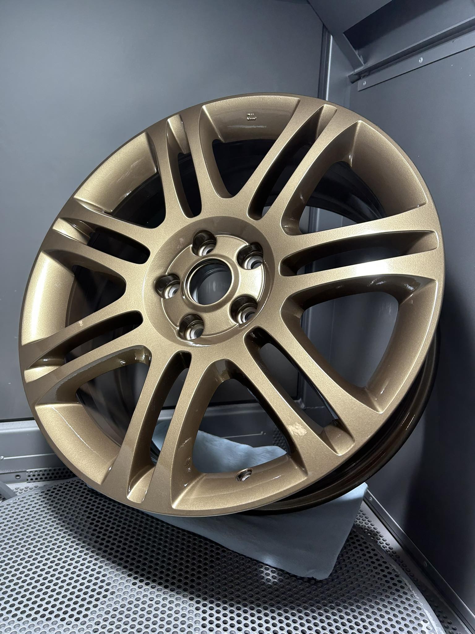 W.B.R s.r.o. - RENOVACE ALU KOL foto 3