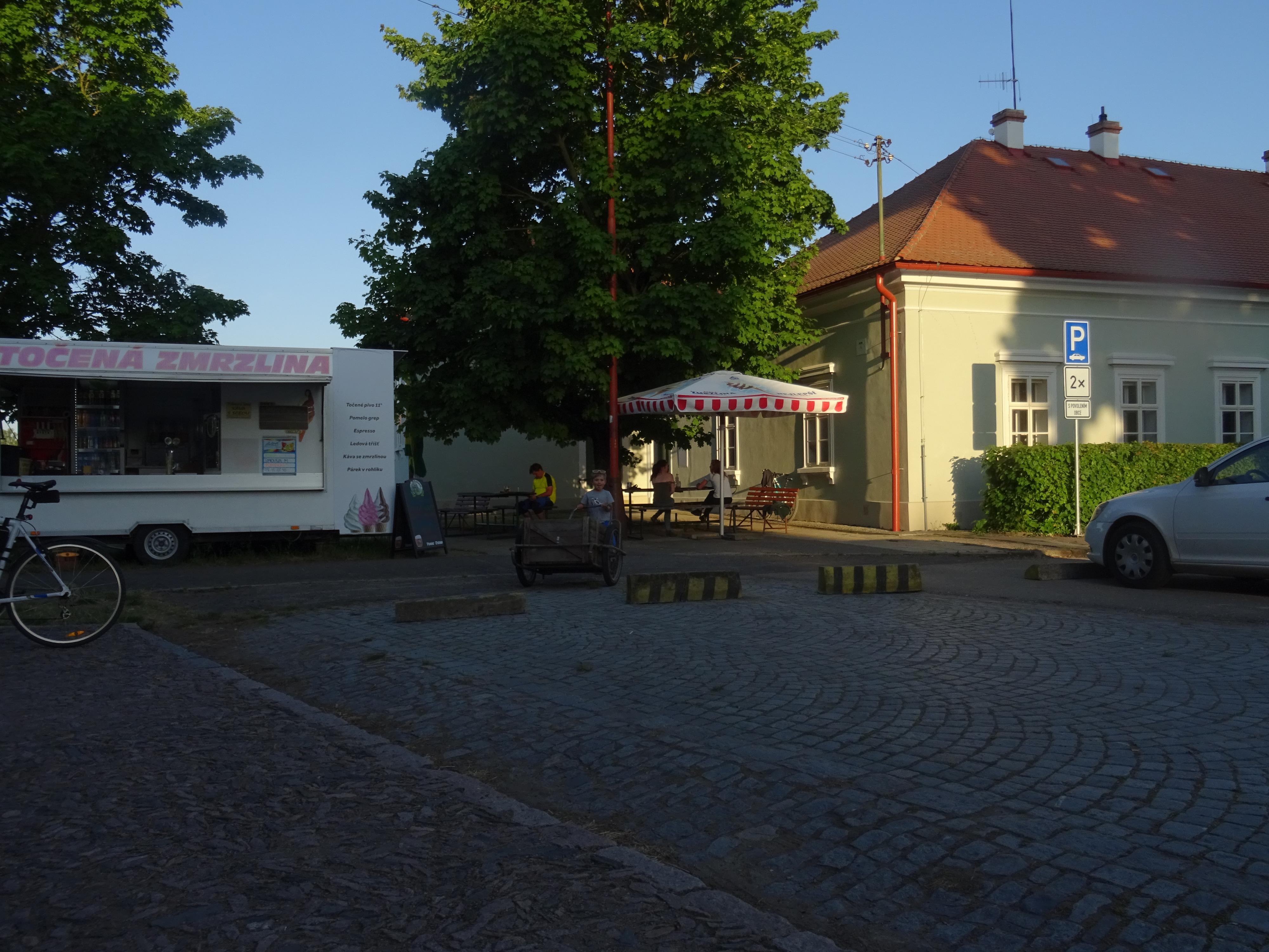 Občerstvení Kladruby nad Labem foto 2