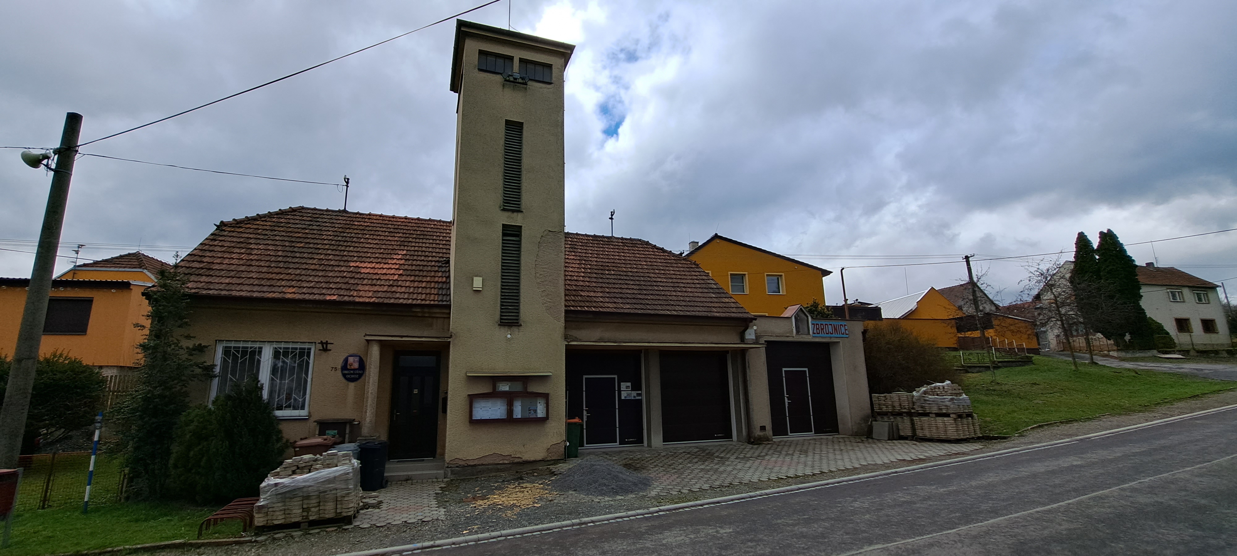 Ochoz - obecní úřad foto 3