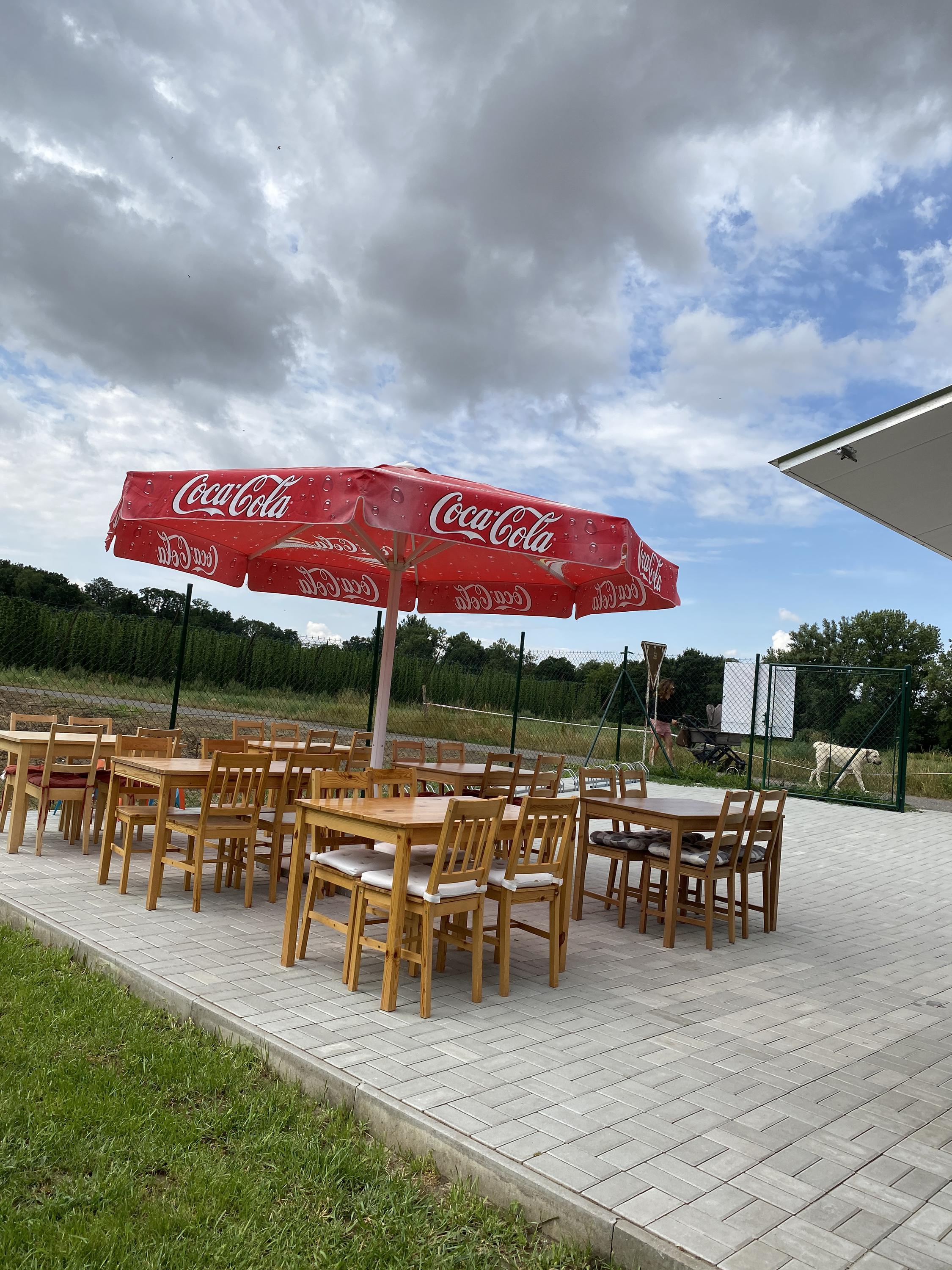 Lízačka u kafíčka foto 1