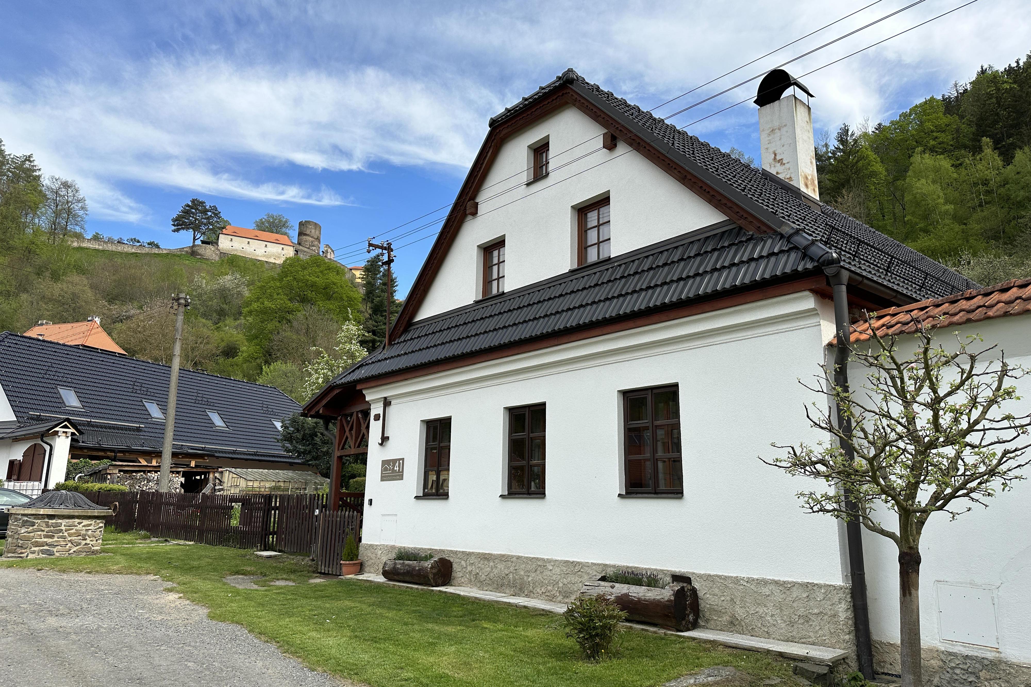 Chaloupka pod hradem