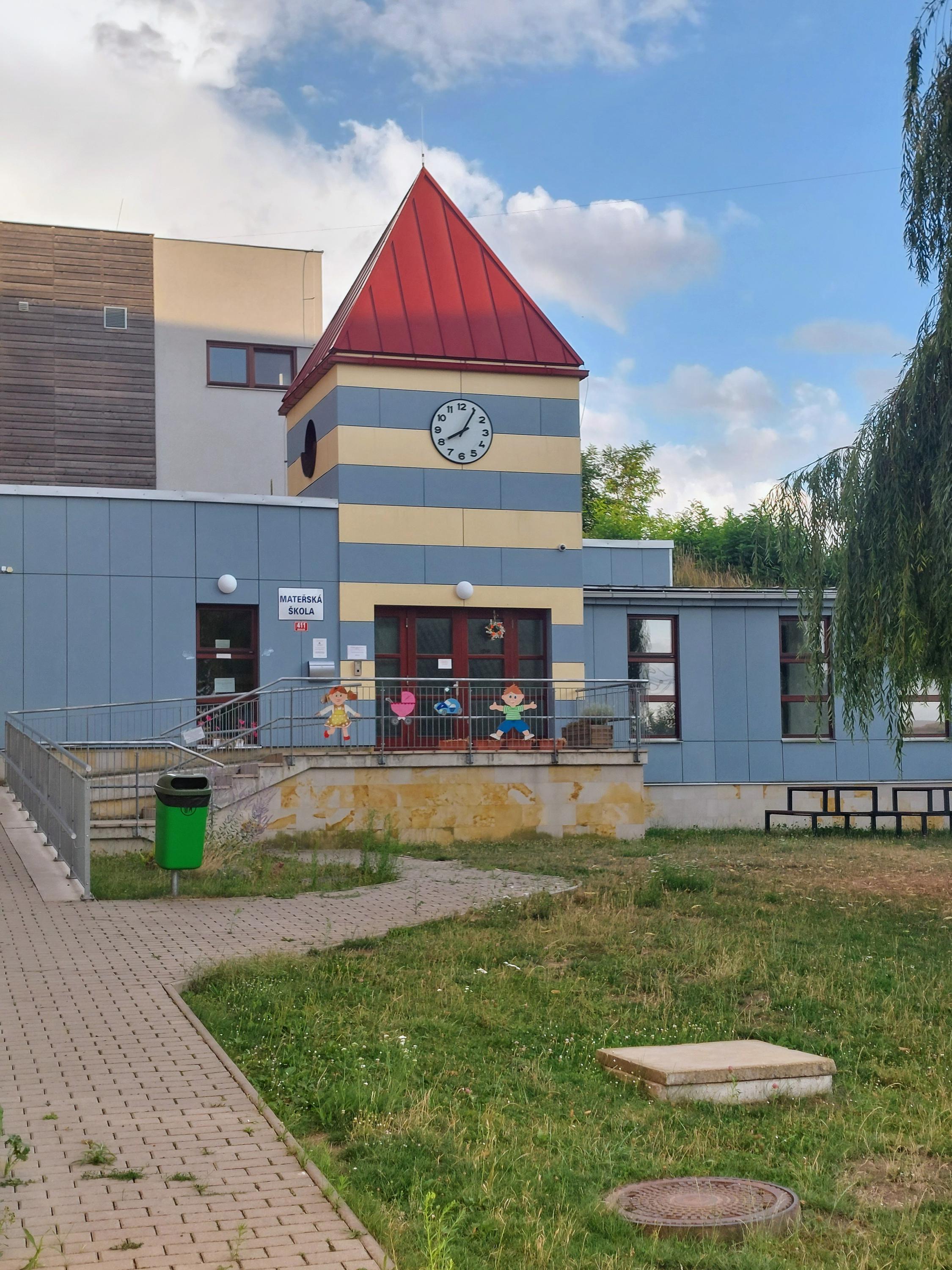 ZŠ a MŠ Mšené-lázně, Školní foto 2