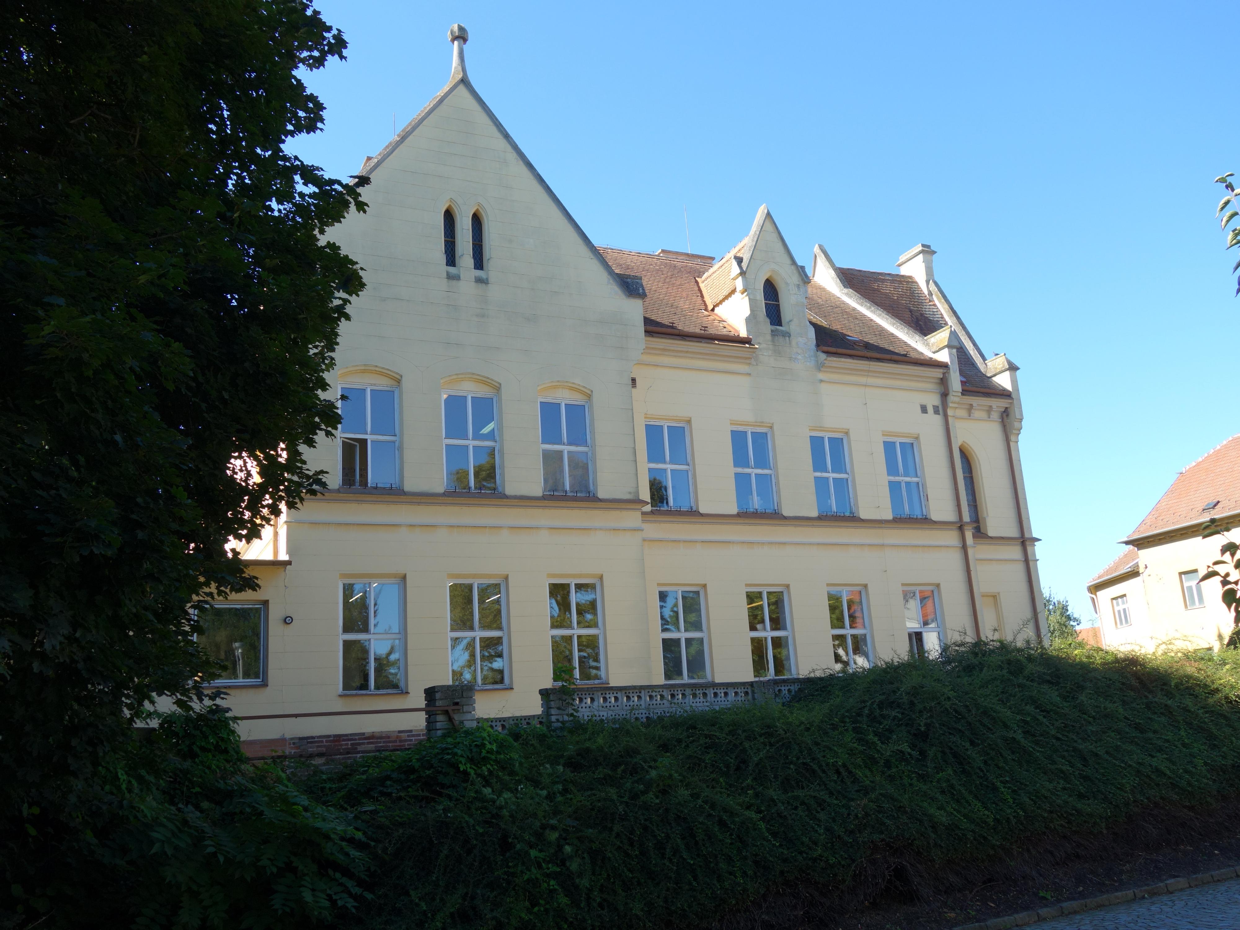 Základní škola Lednice foto 2