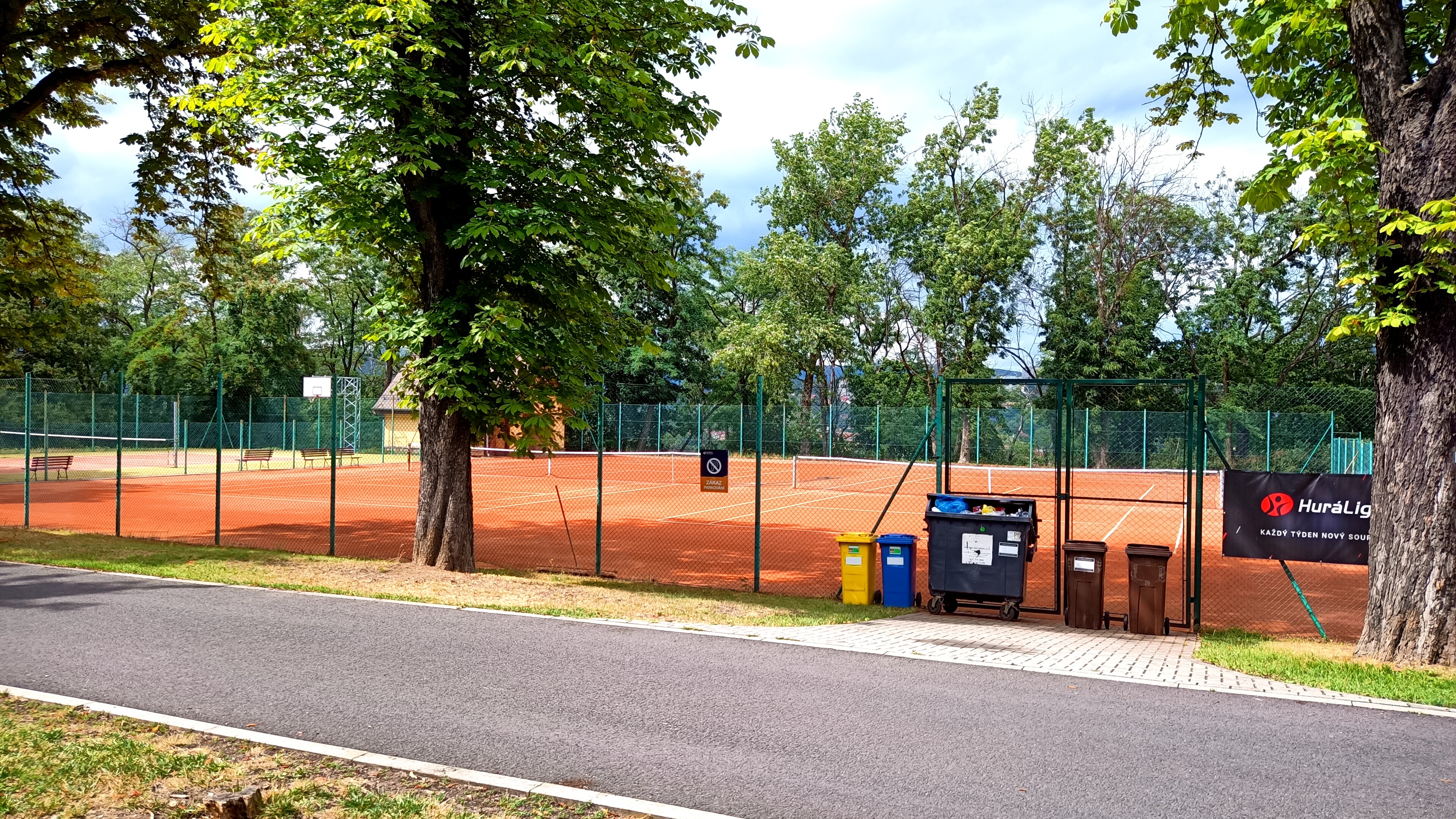 Areál Větruše - tenisové kurty foto 2