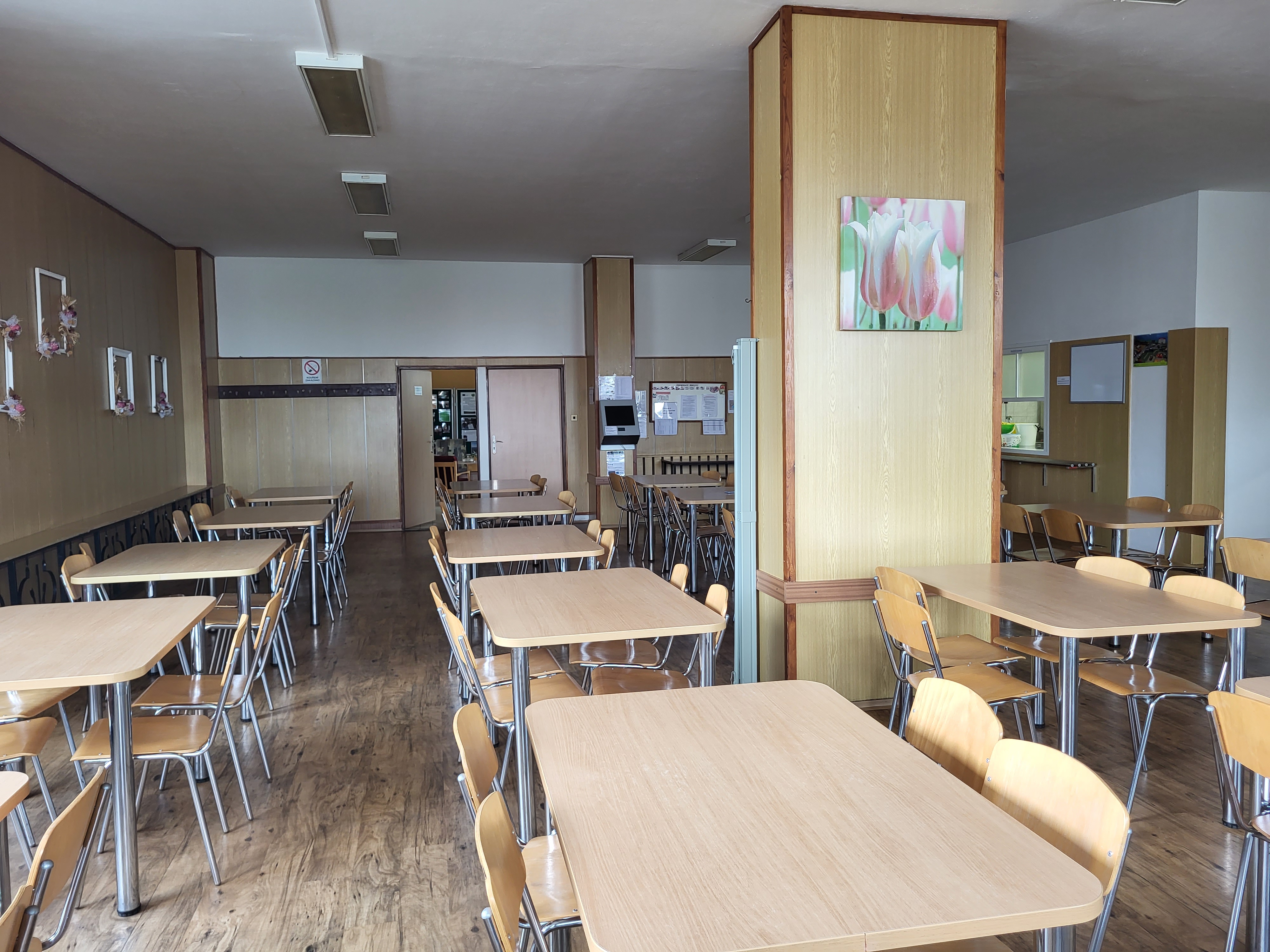 SOŠ Znojmo - Školní jídelna foto 2