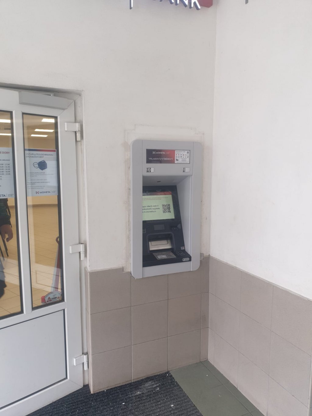 Bankomat MONETA Bank vkladový foto 2