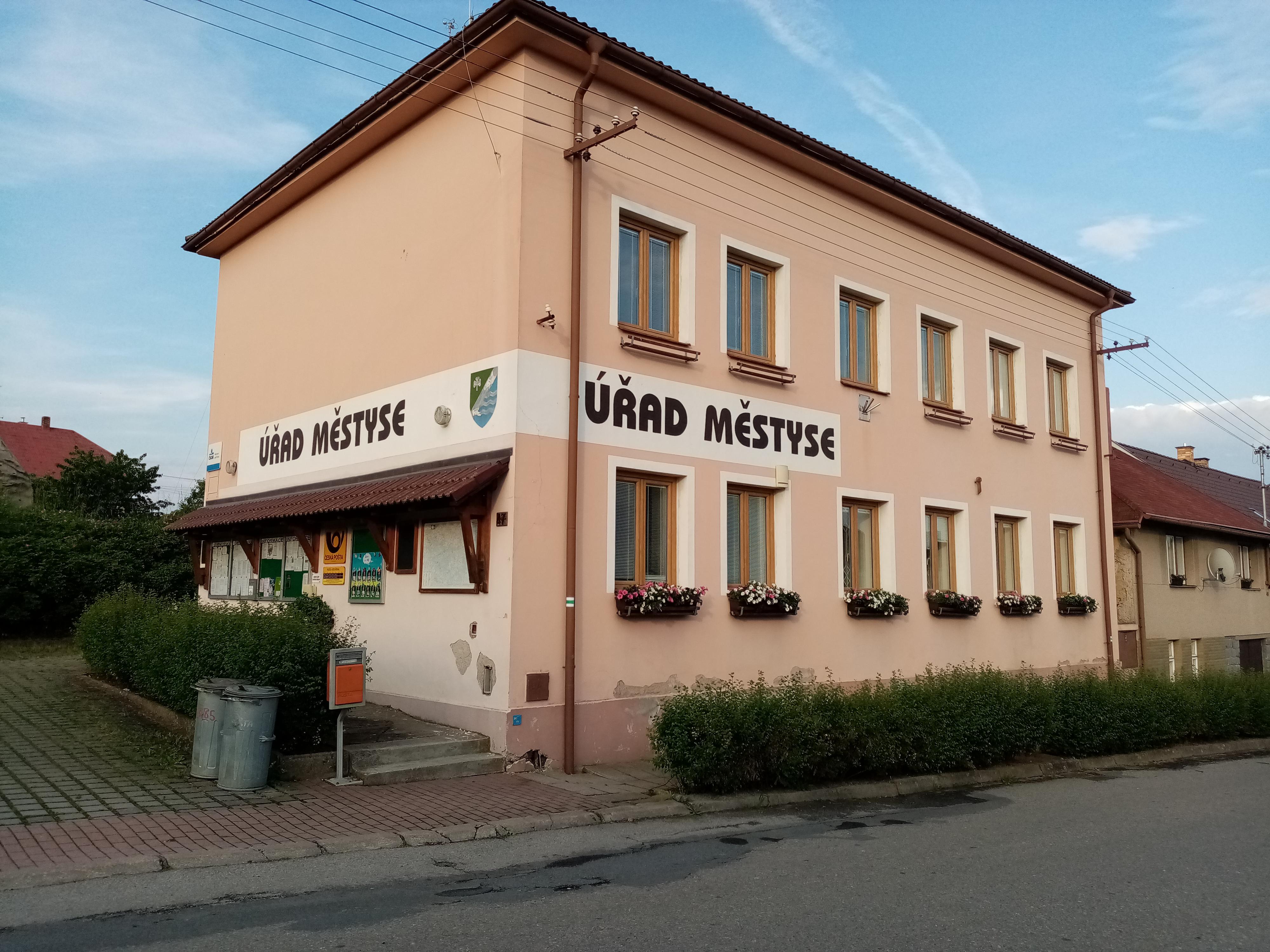 Libice nad Doubravou - úřad městyse foto 3