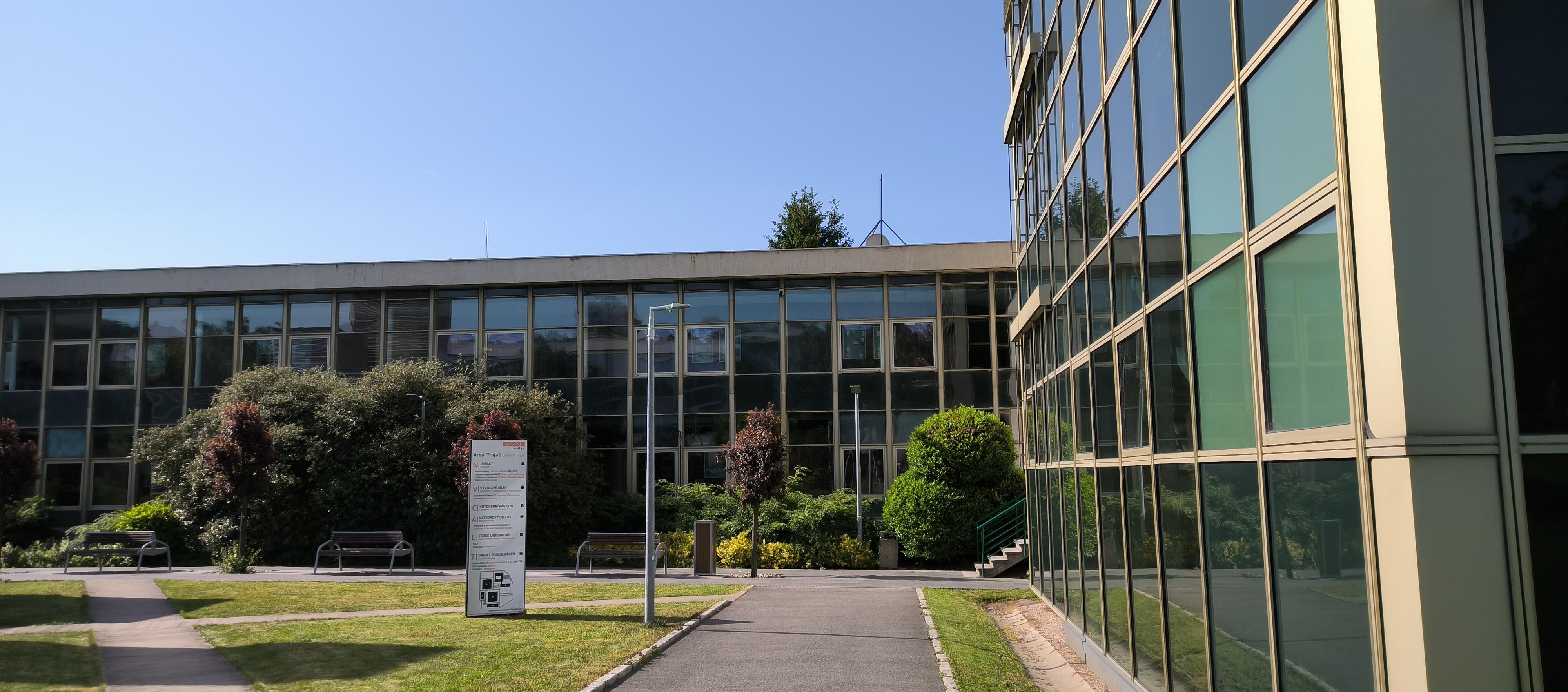 Katedra fyziky nízkých teplot Matematicko-fyzikální fakulty - Univerzita Karlova