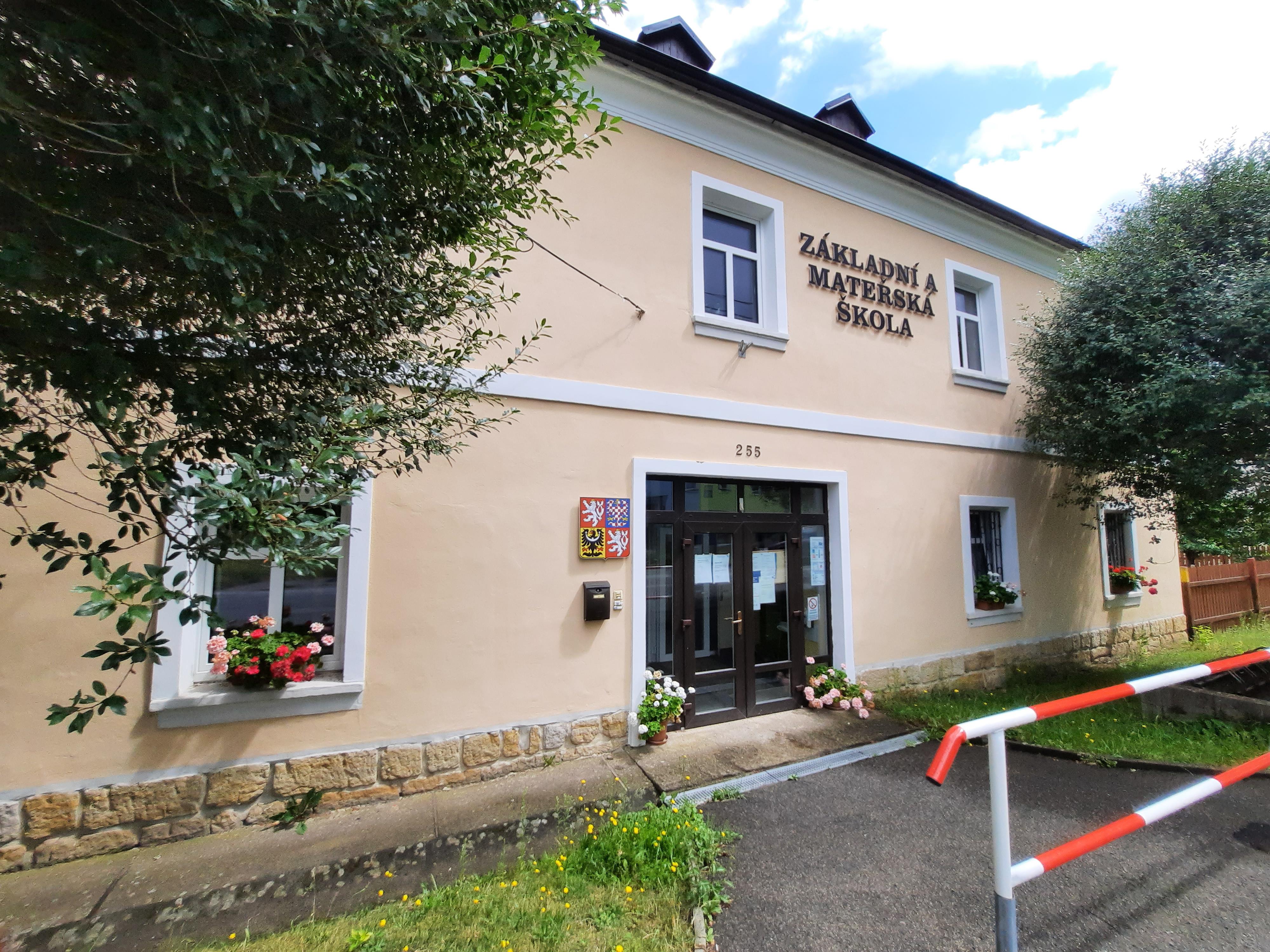 ZŠ a MŠ Kunratice u Cvikova foto 2