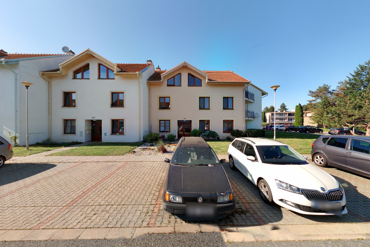 Poradenské služby pro firmy u rybníka