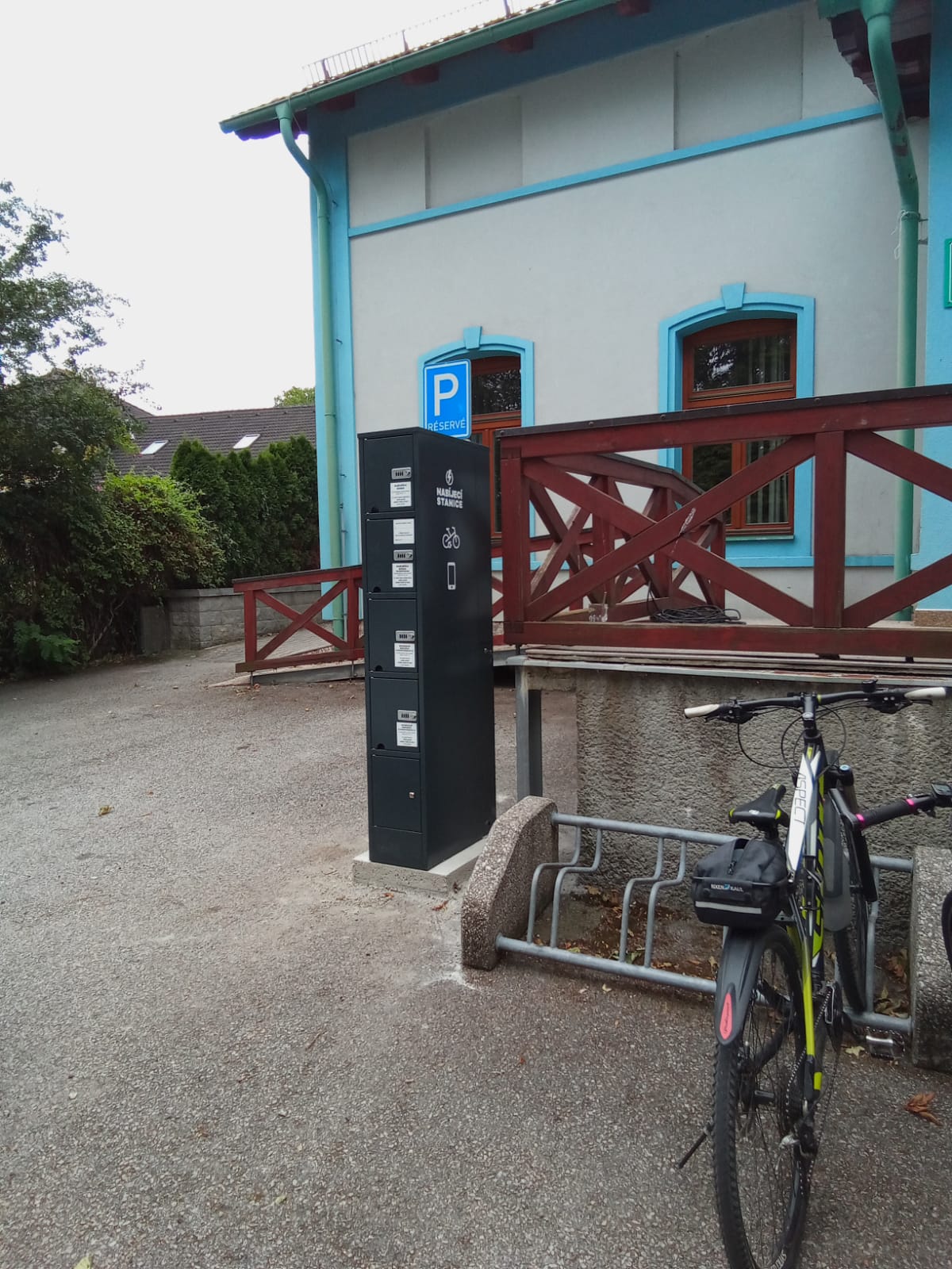 Nabíjecí stanice pro elektrokola a mobilní zařízení foto 2