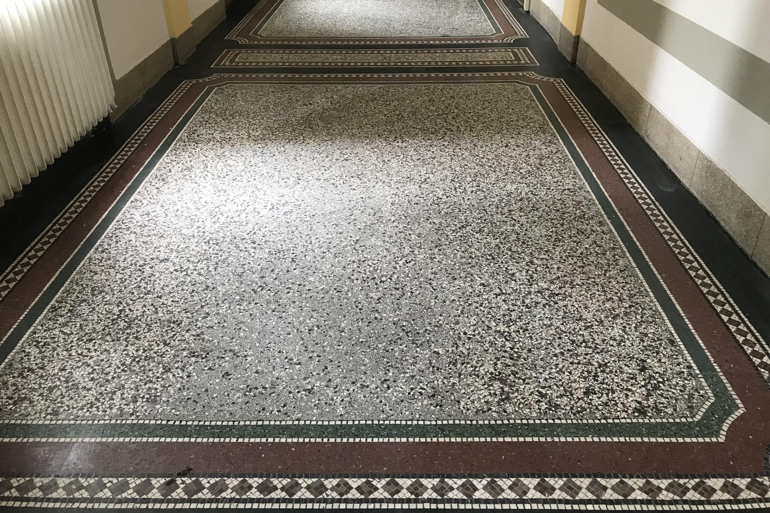 ISIS technic, spol. s r.o. - Čištění schodů a dlažby