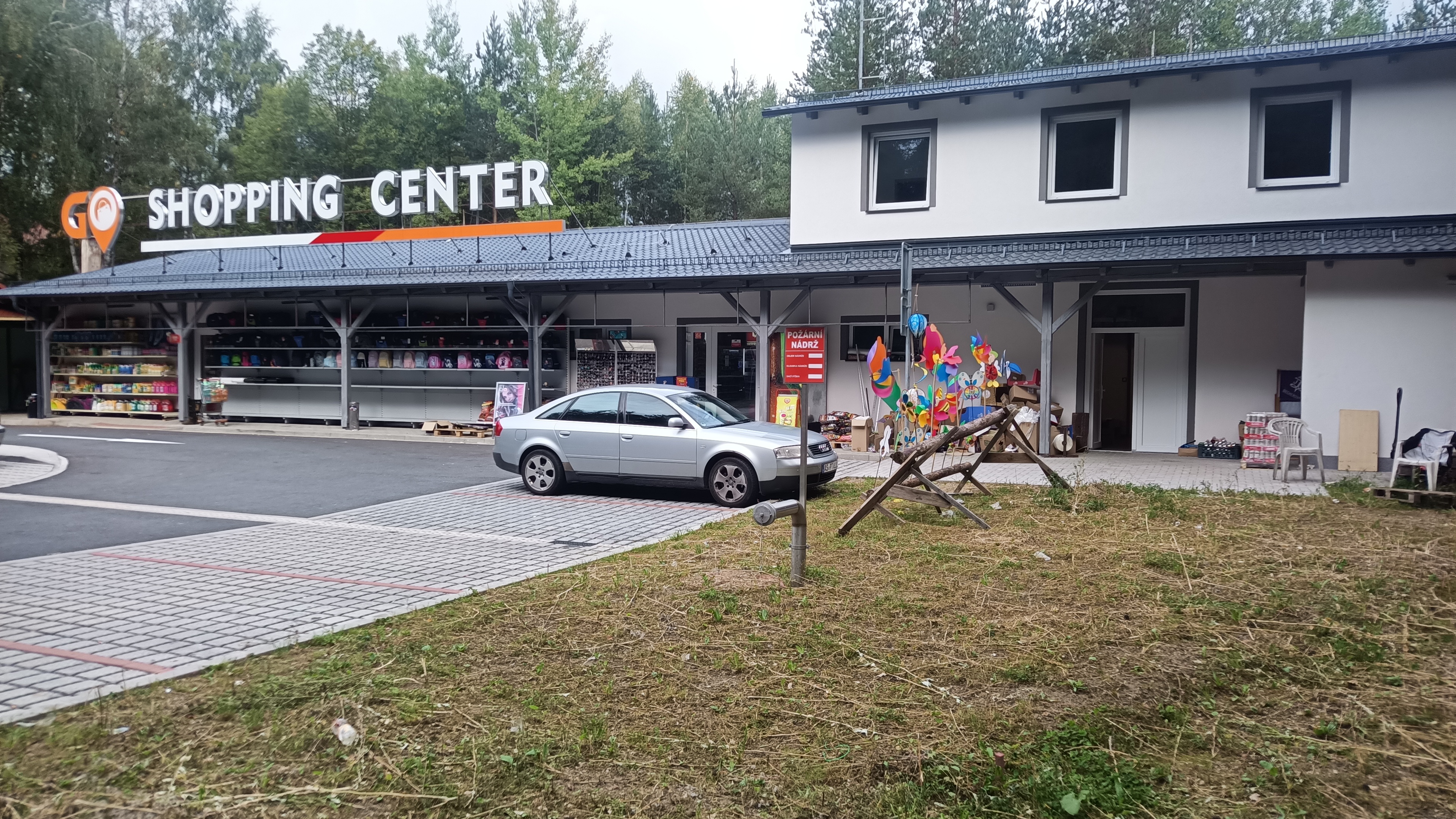 Shopping center Halže