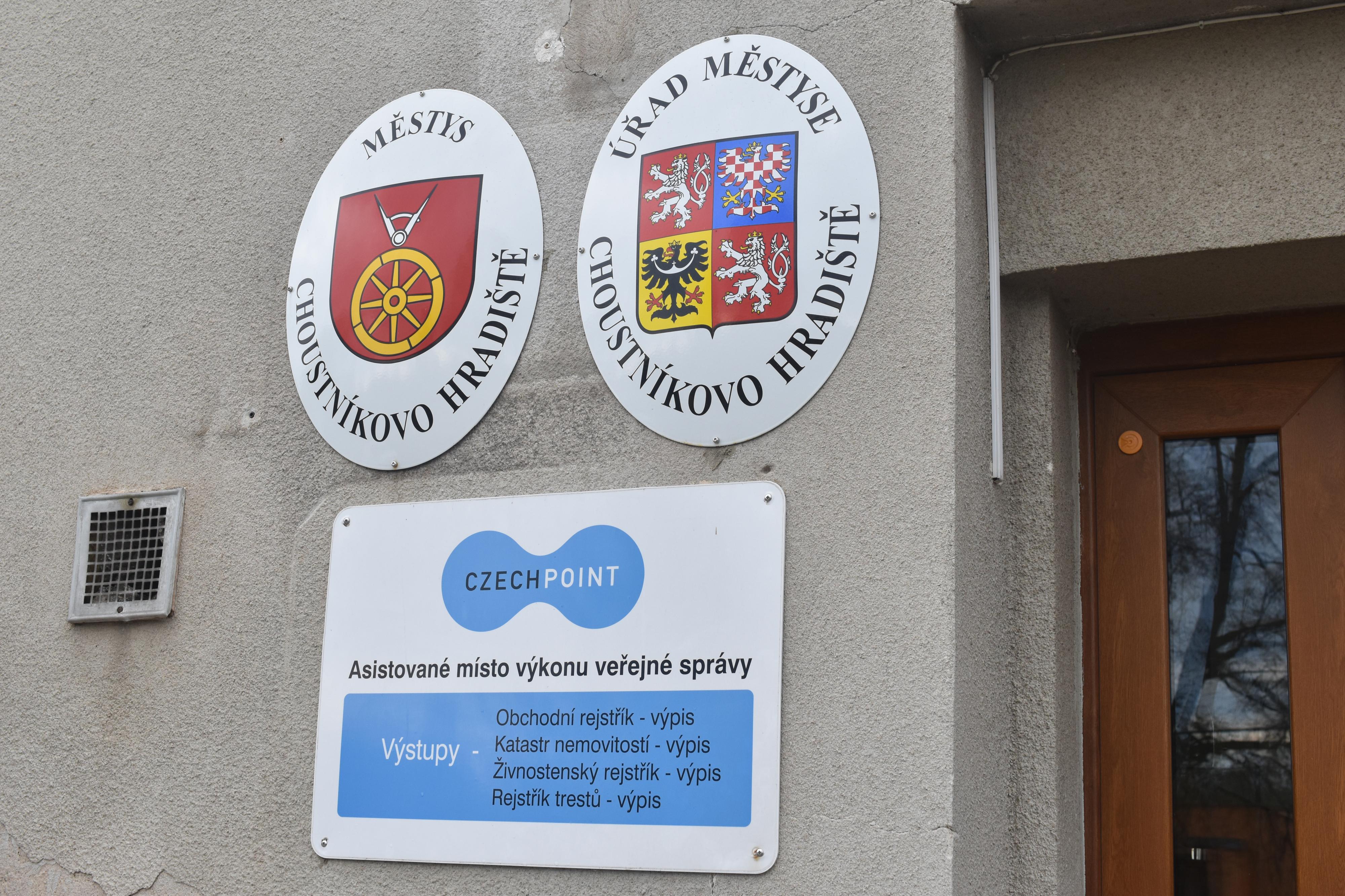 Choustníkovo Hradiště - úřad městyse foto 5