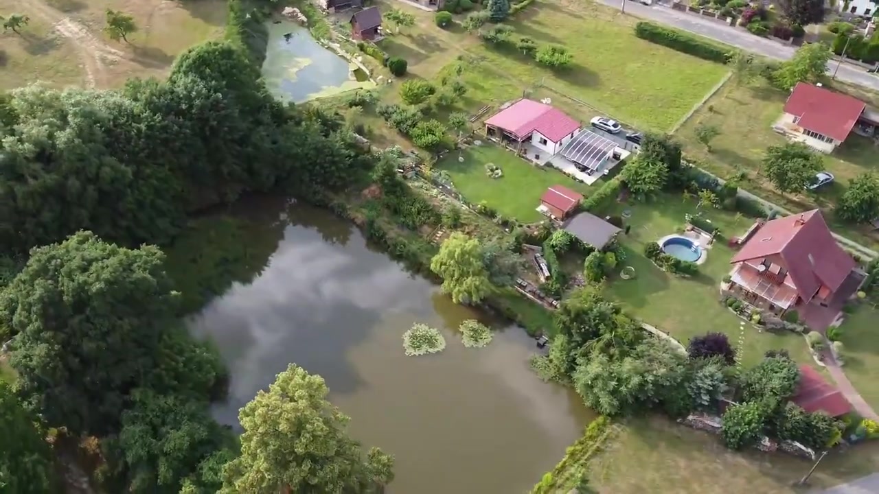 Pineca.cz foto 2 (náhled videa)