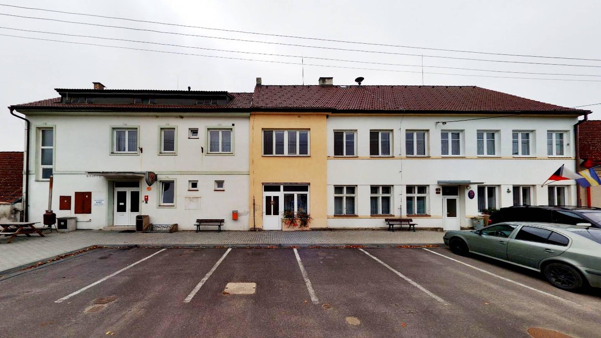Budeč - obecní úřad foto 2