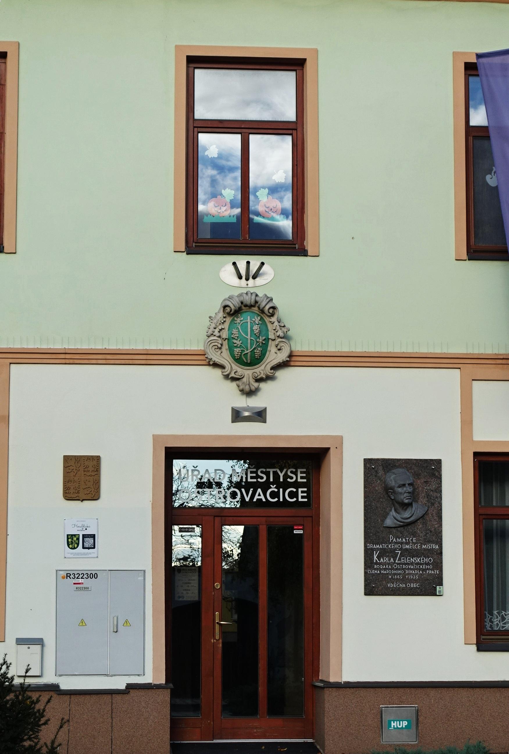 Ostrovačice - úřad městyse foto 3