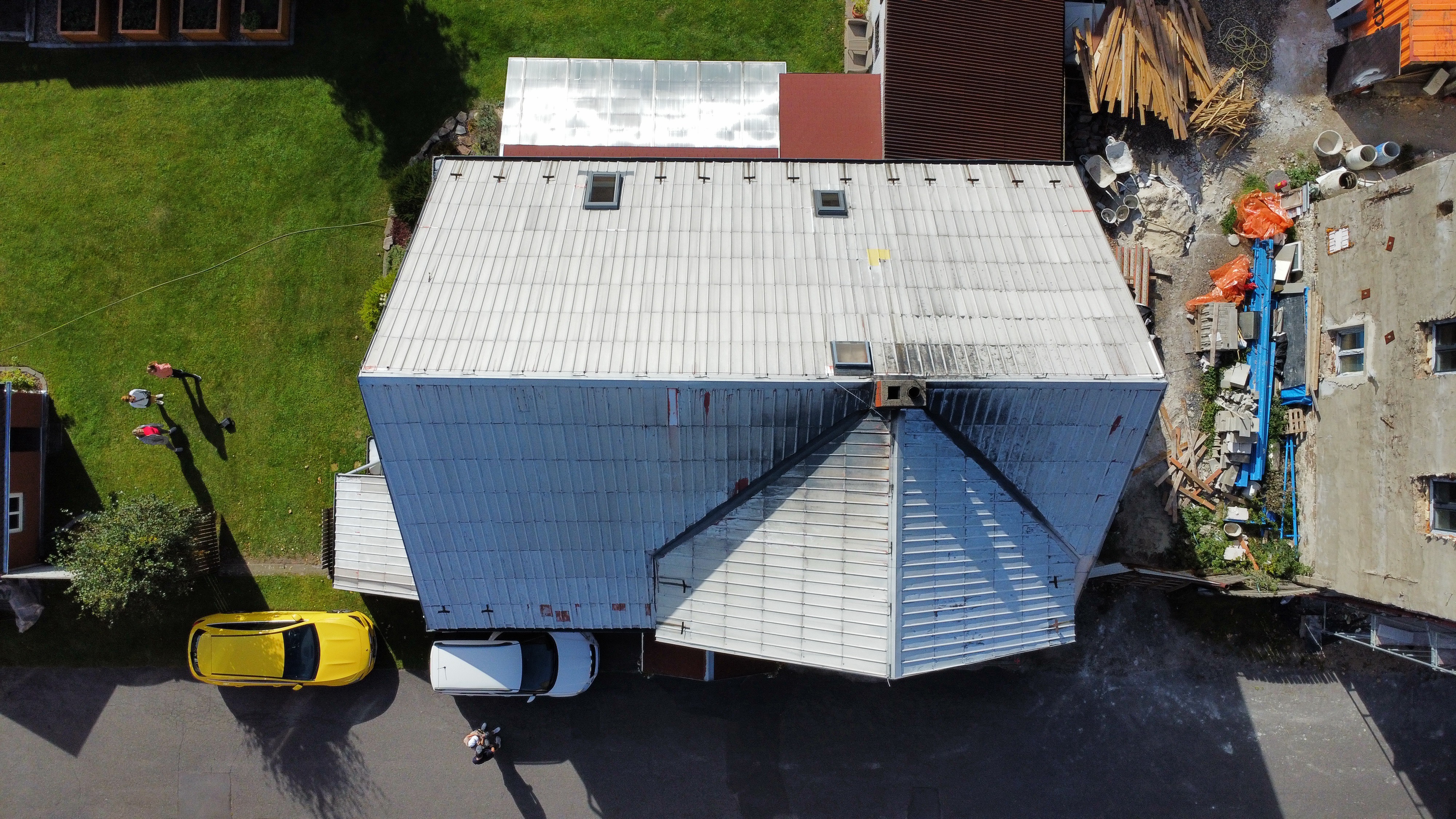 DroneBros | Čištěním fasád a solárních panelů dronem foto 5