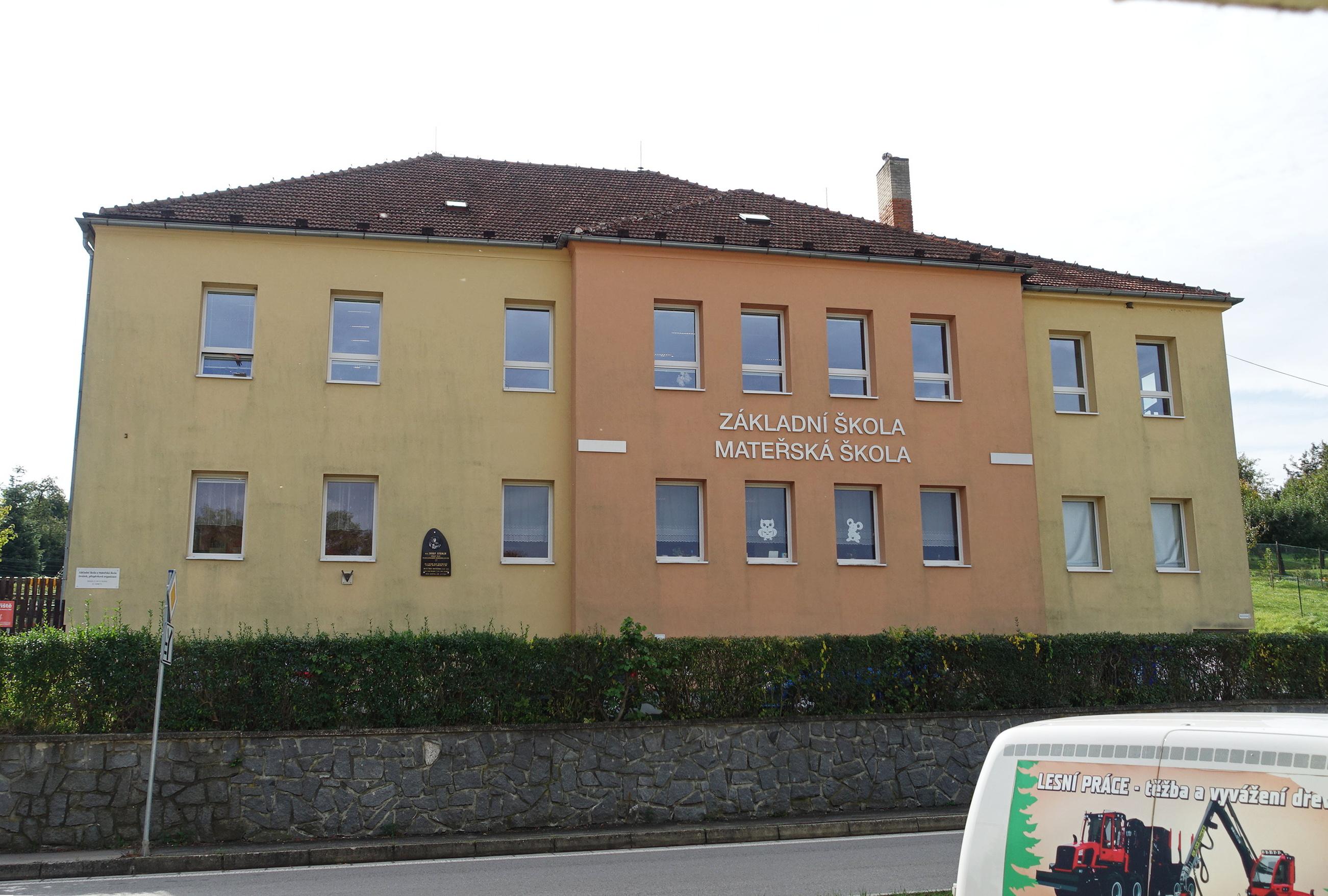 ZŠ a MŠ Strážek foto 2