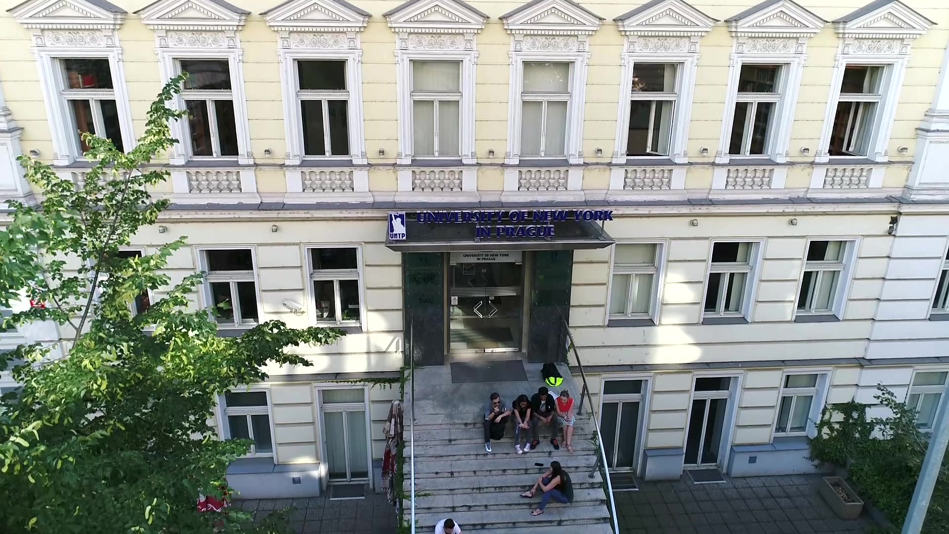 University of New York in Prague foto 2 (náhled videa)
