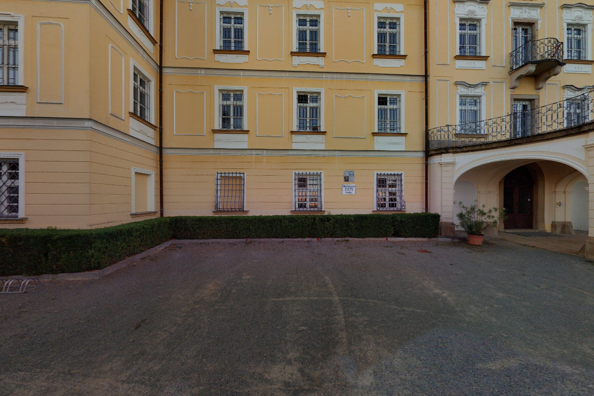 Dětský domov se školou, ZŠ a školní jídelna Veselíčko