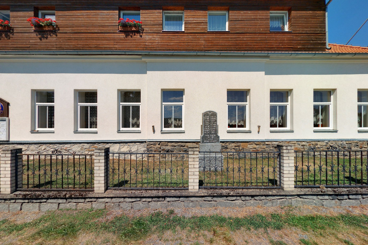 Hoslovice - obecní úřad foto 3