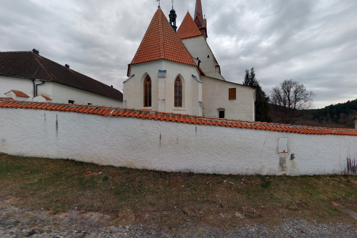 Římskokatolická farnost Zátoň