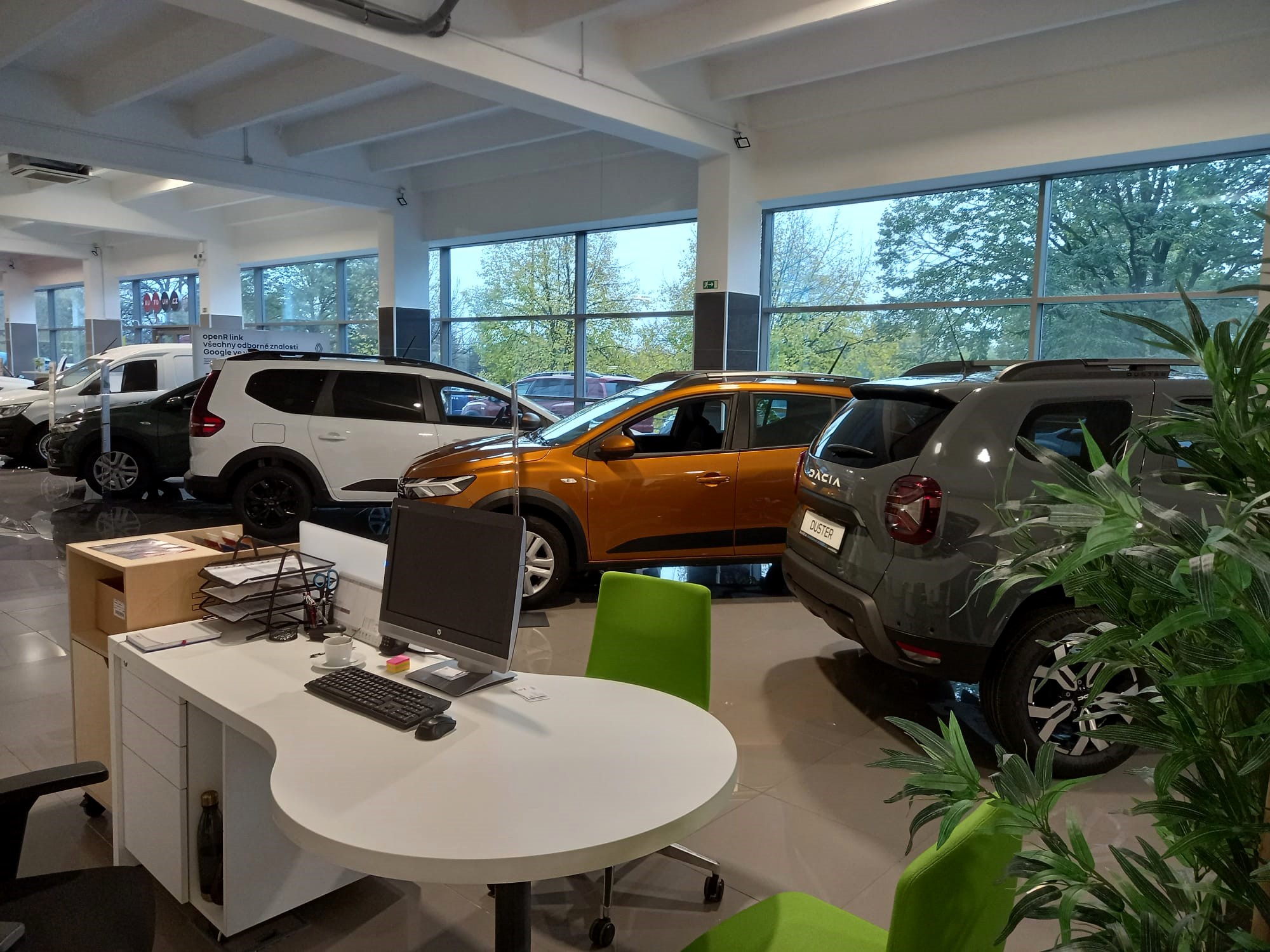 Auto Centrum Jih 2000 člen skupiny AUTO UH a.s. foto 2