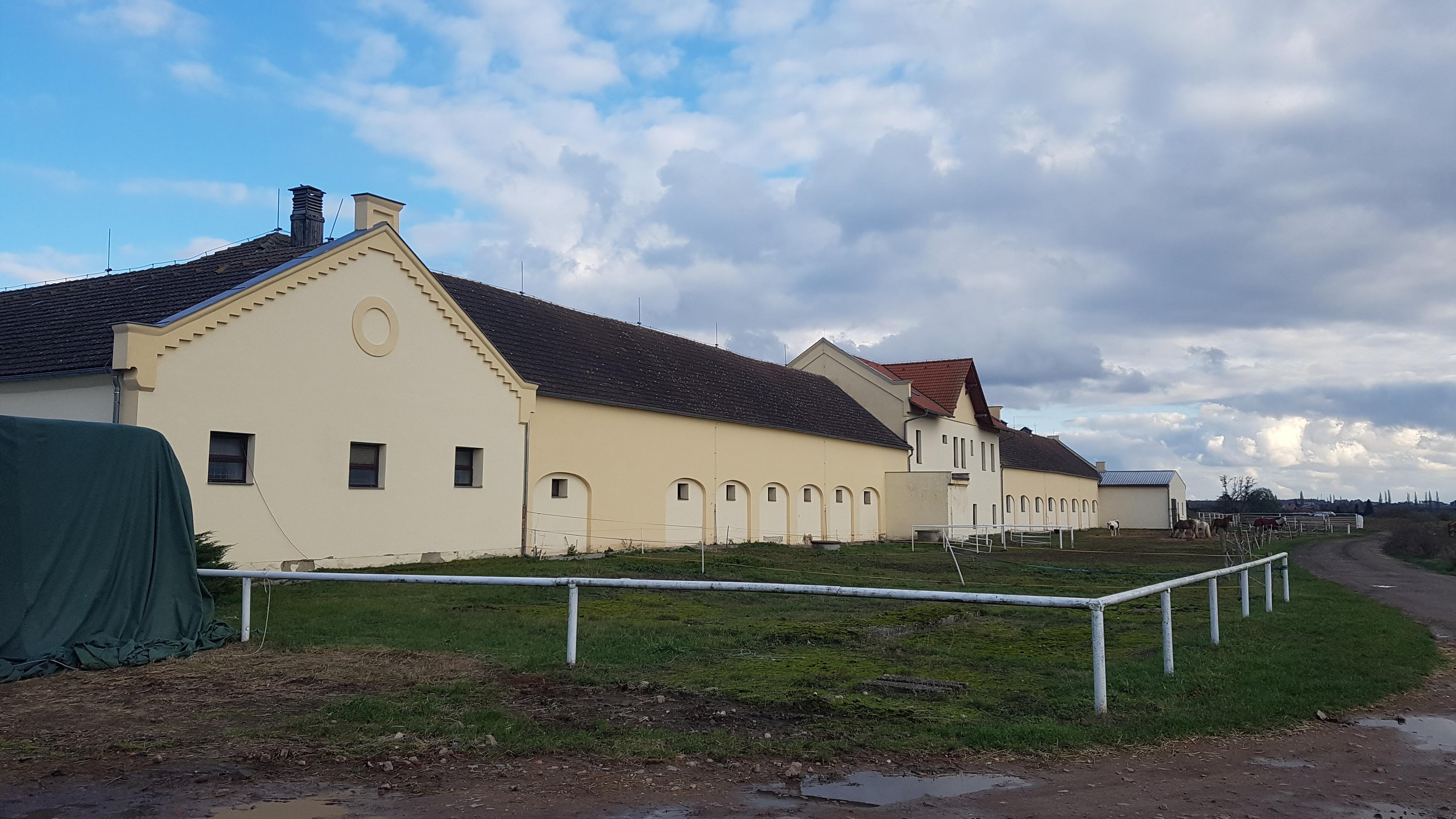 Hřebčín Ostrov foto 2