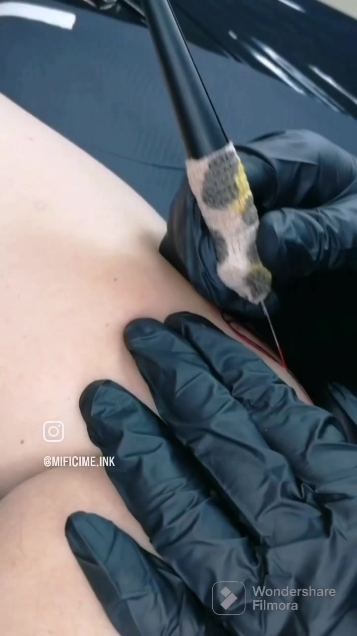 MIFičime.Ink - HANDPOKE TATTOO foto 2 (náhled videa)