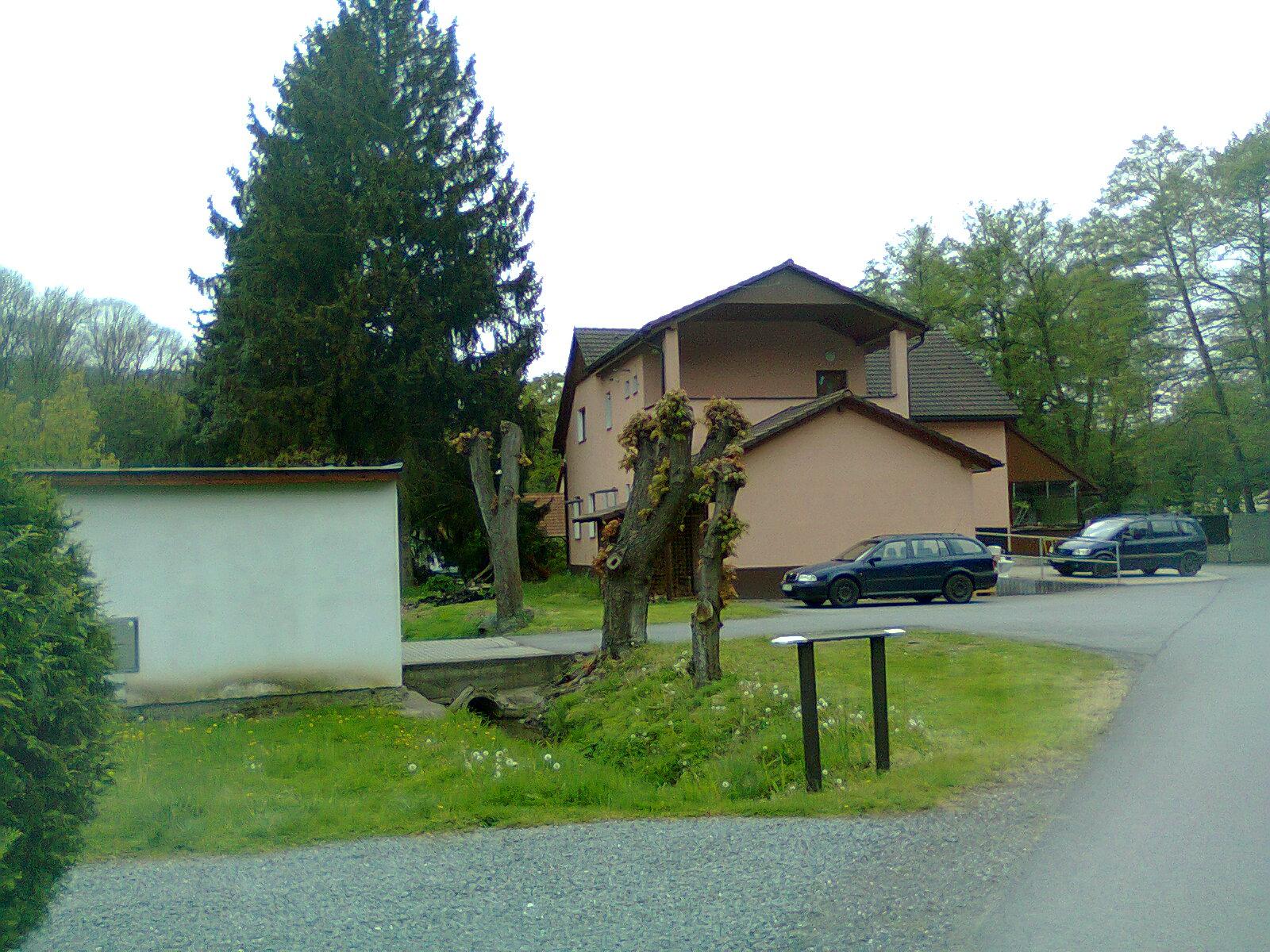 Chrtníky - obecní úřad foto 2