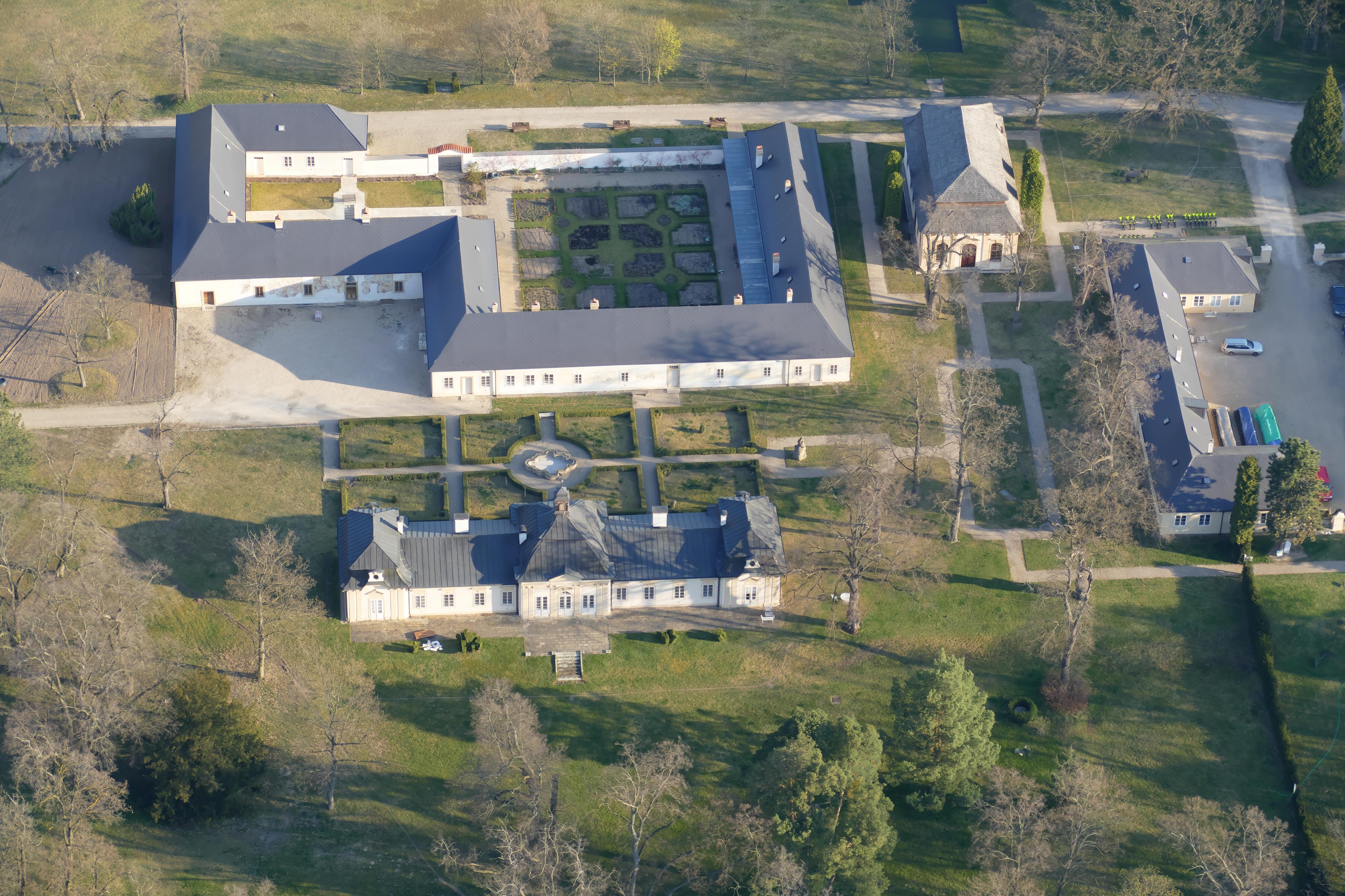 ZÁMEK BON REPOS, spol. s r.o.